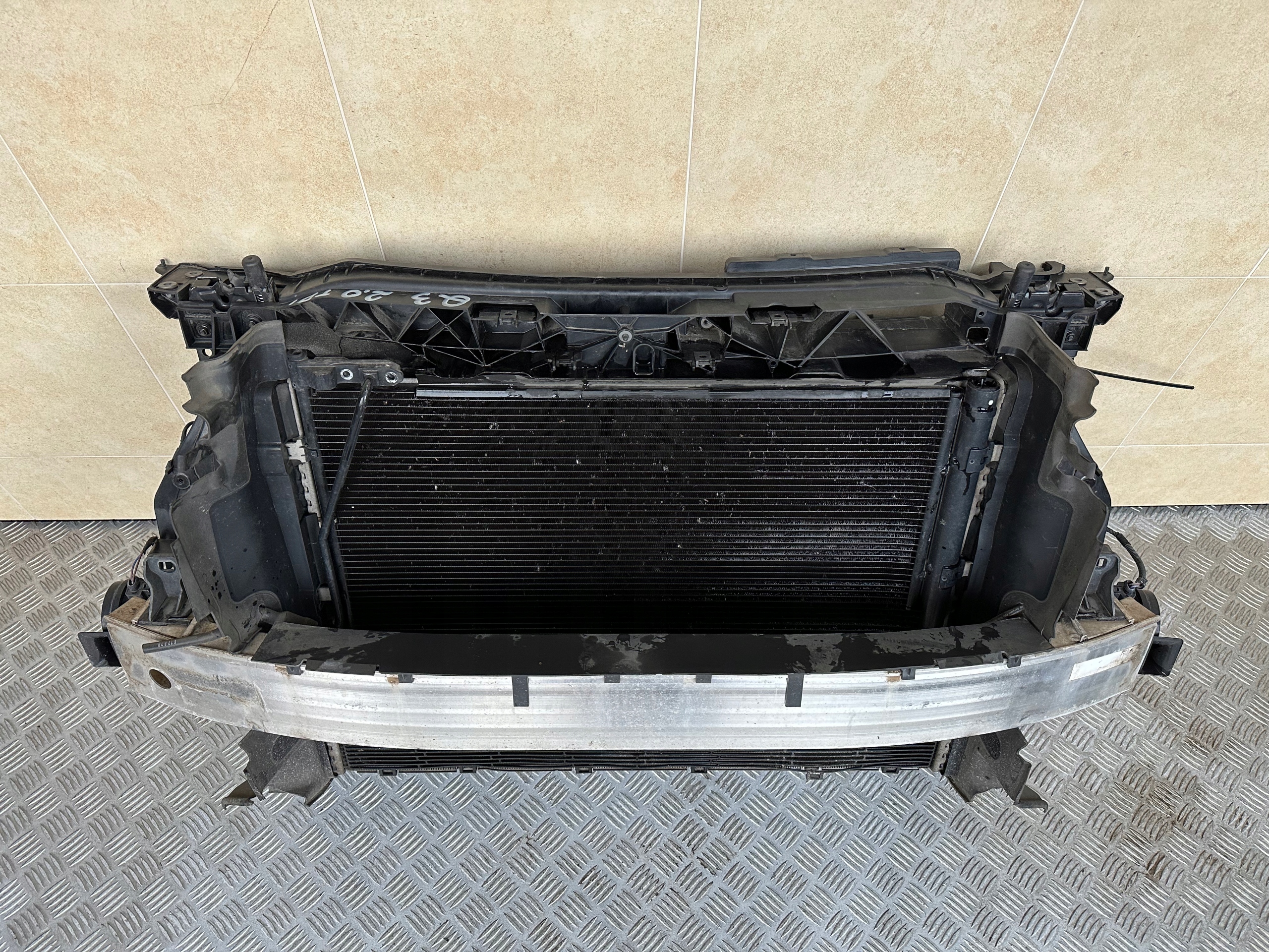 PAS PRZEDNI CHŁODNICE AUDI Q3 2.0 TDI 8U0