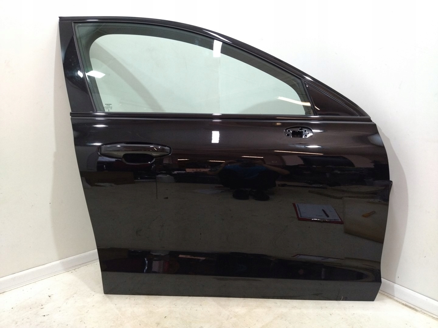 DRZWI PRZÓD PRAWY PRZEDNIE PRAWE 019 BLACK STONE VOLVO S60 III 2022 Numer katalogowy części 019 BLACK STONE DRZ032