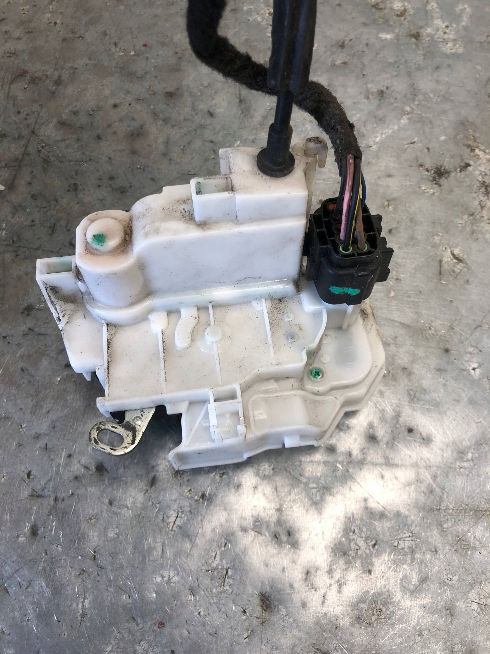 lock door left rear part ALFA ROMEO 159 sedan