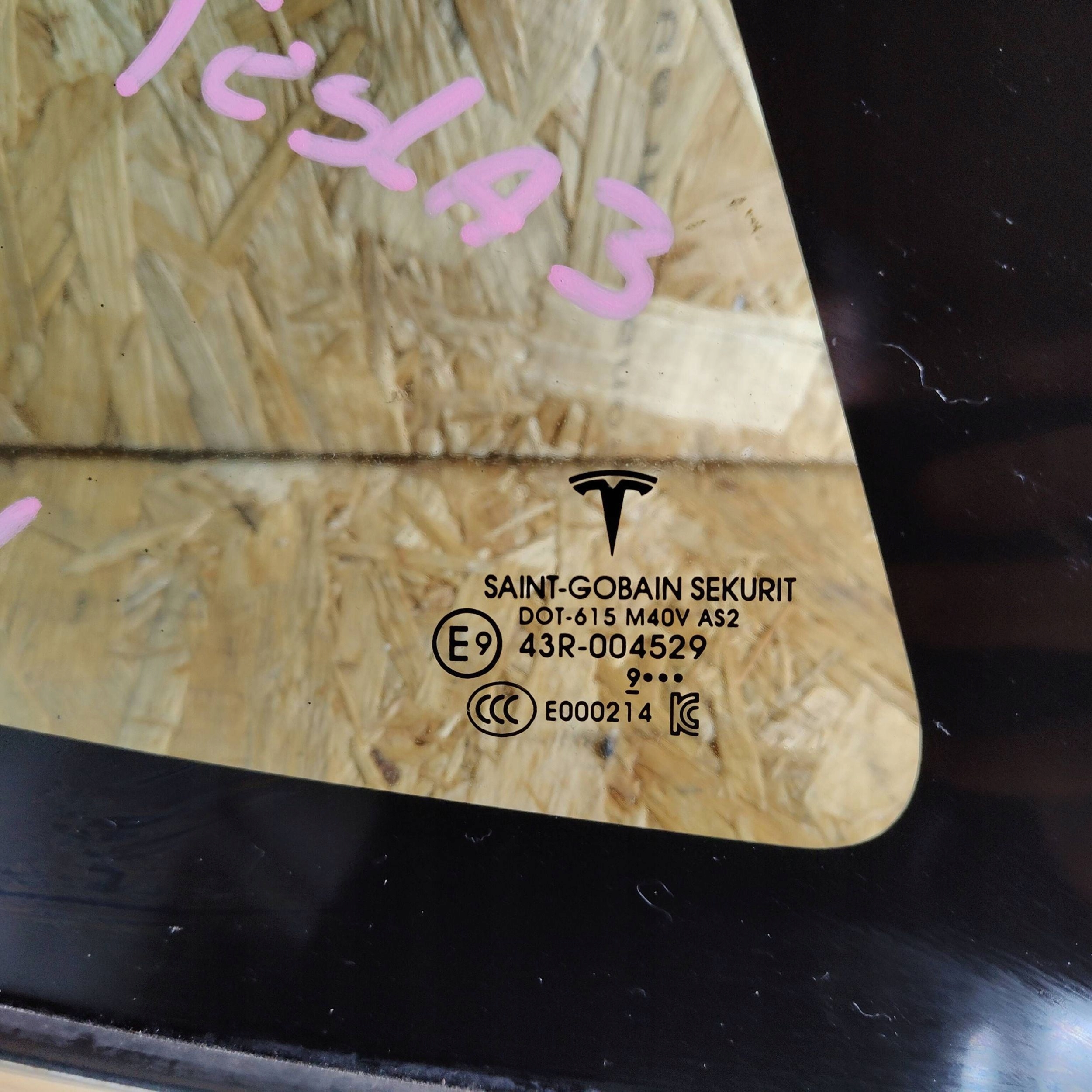 window side rear rear part side right Tesla Model 3 108070600