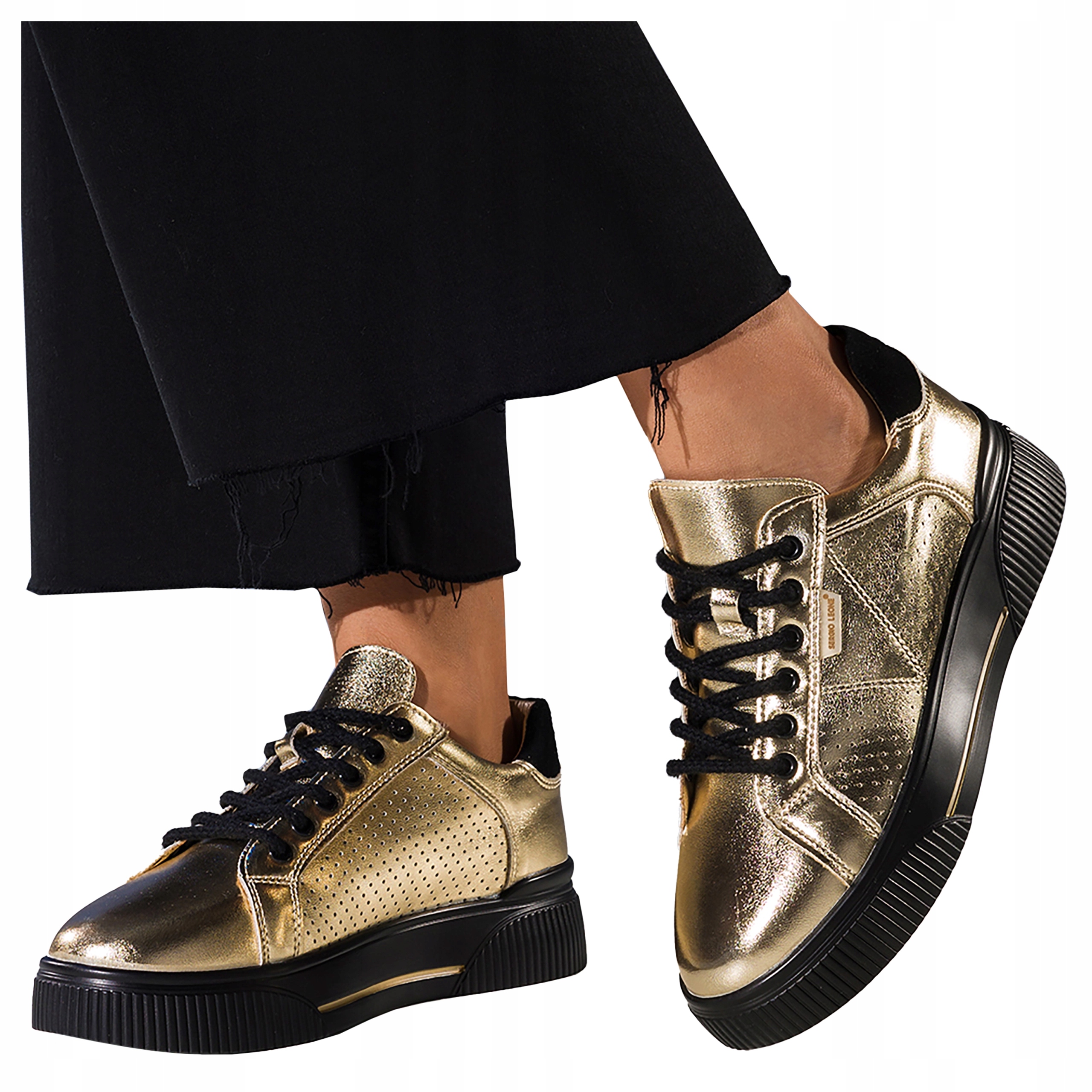 Dámské kožené tenisky zlaté s černou podrážkou, šněrovací, velikost 39