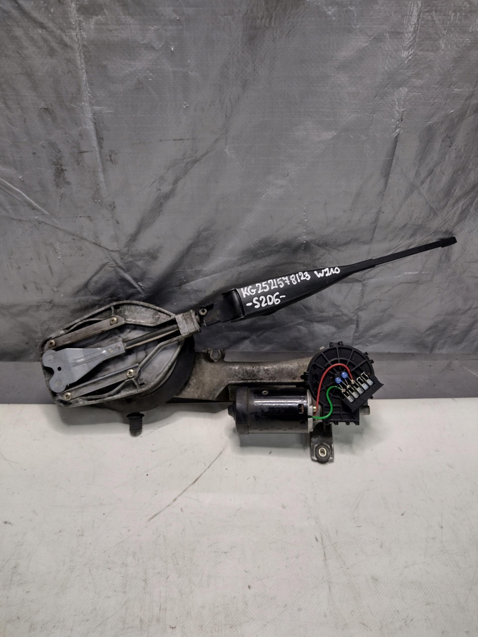 wiper mechanism front Mercedes w210 2108201542
