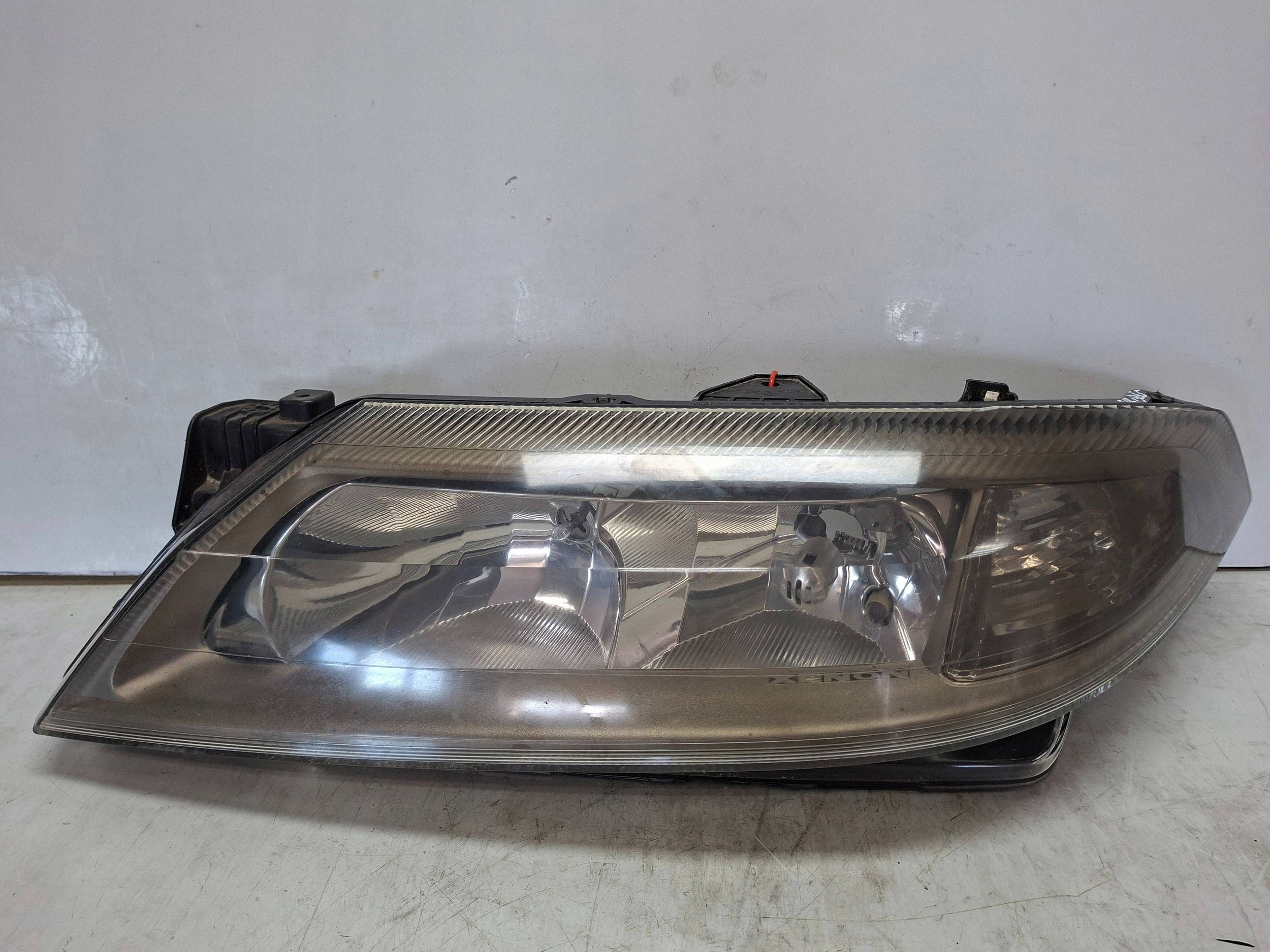 light front left XENON 8200163323 RENAULT LAGUNA II 2001