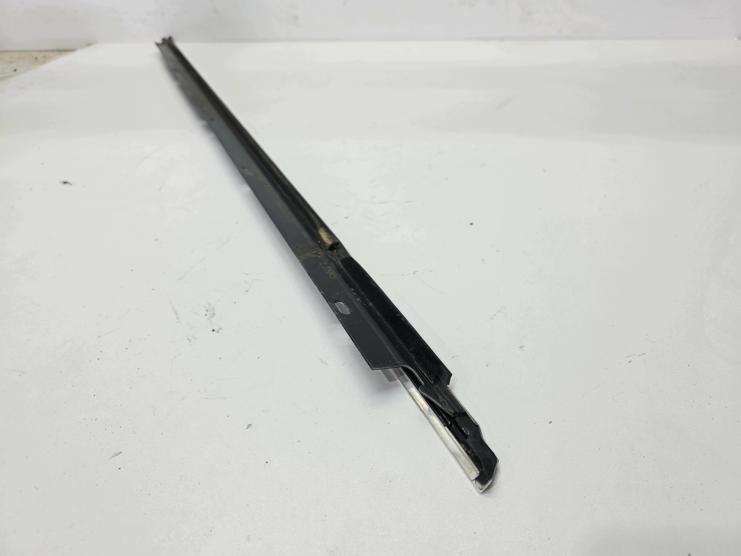 moulding dust SZYBE door left front AUDI A6 C6 4F0853283G 2ZZ