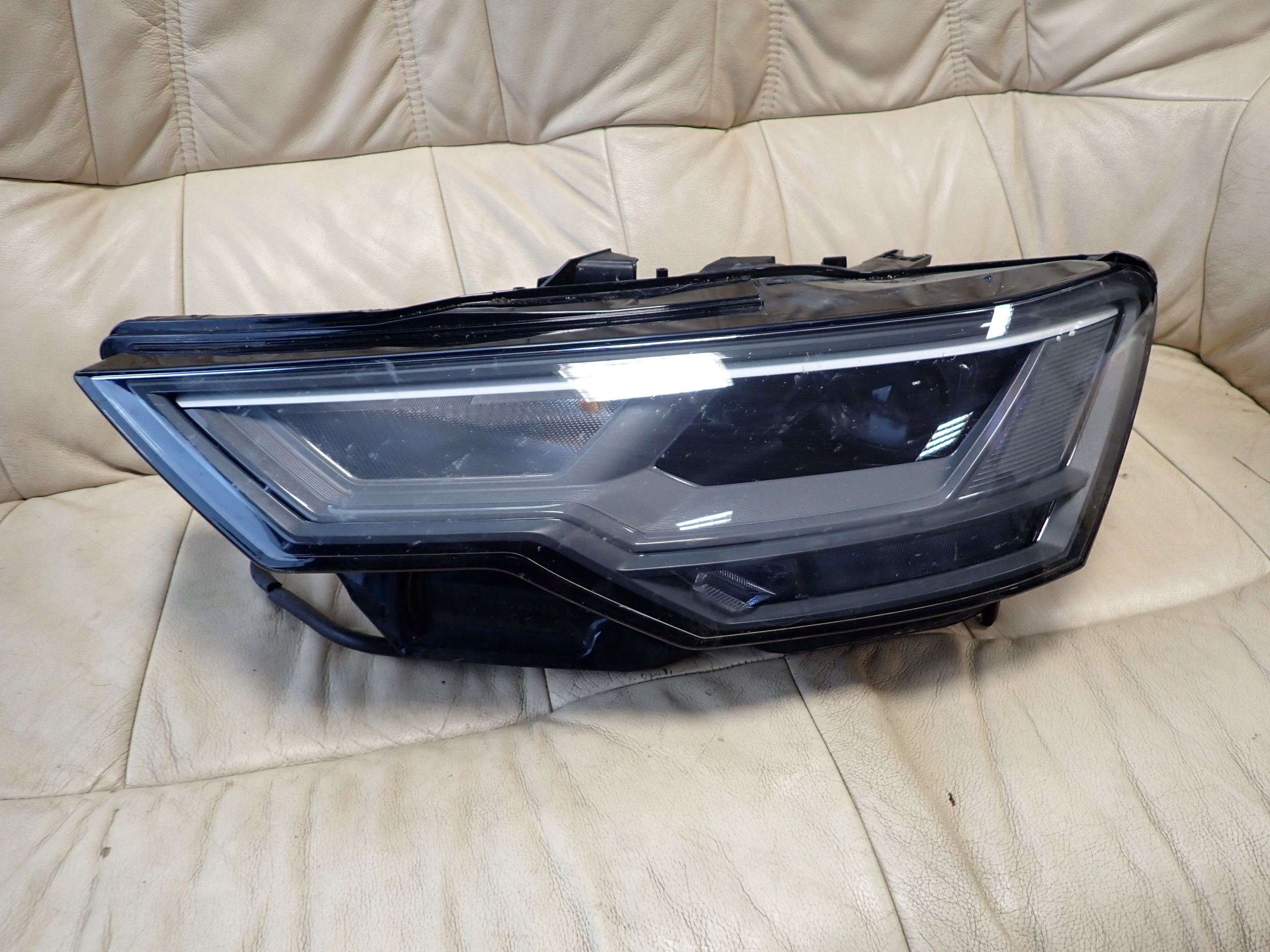 AUDI A6 4K0 C8 18- light left front FULL LED