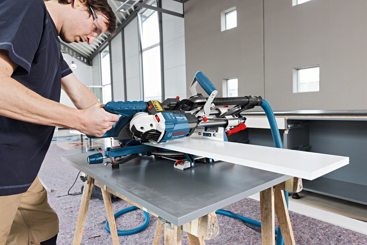 Ukośnica z posuwem GCM 8 SDE BOSCH + STÓŁ GTA 2600 Prędkość obrotowa 5000 rpm