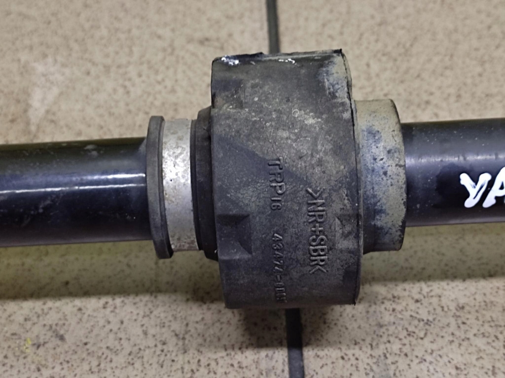 TOYOTA YARIS II 1.4 semi-axis right front