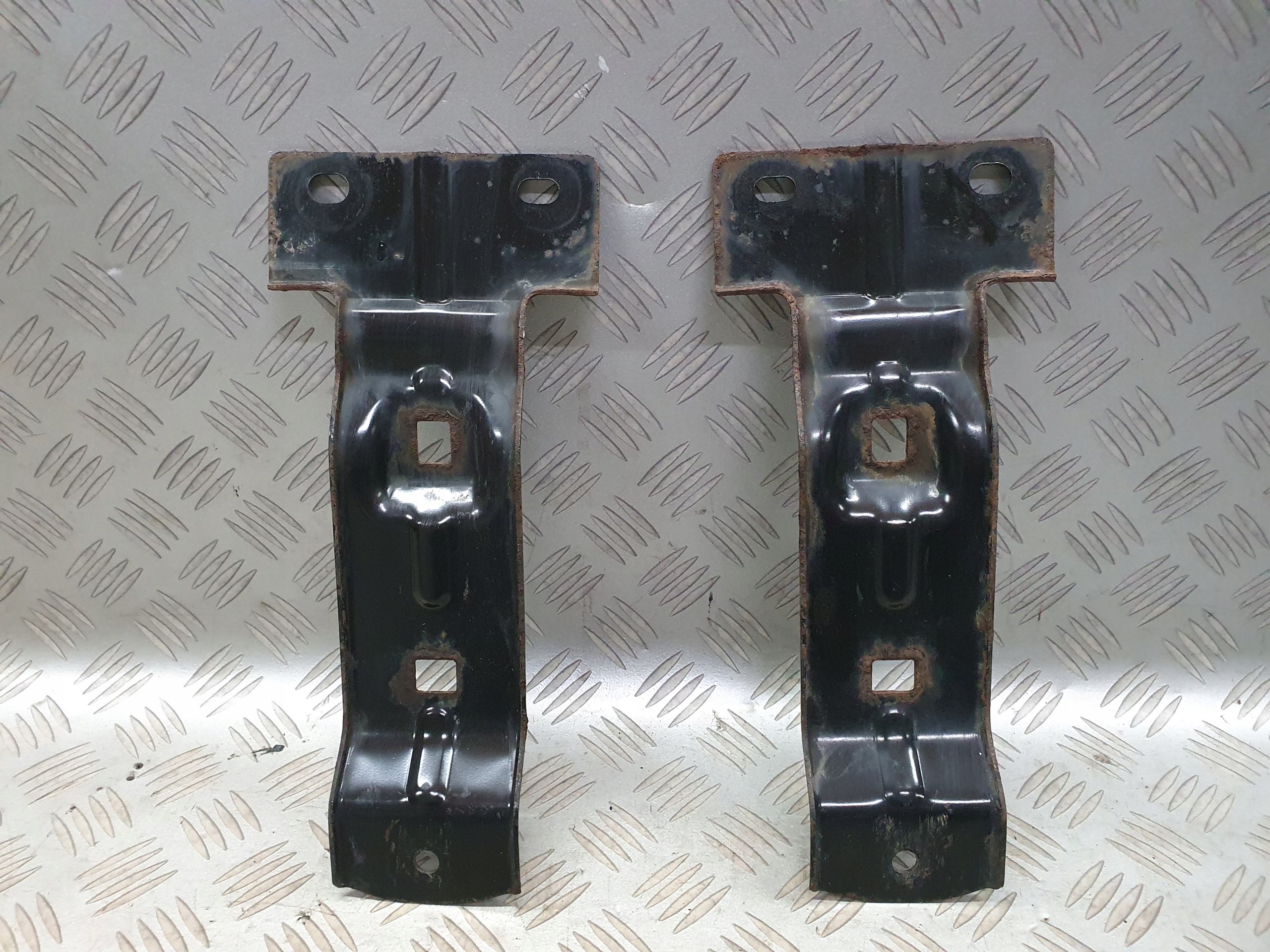 LH-0 RH-0 - КРОНШТЕЙН КРІПЛЕННЯ КРИШКИ ПІД ДВИГУН MOKKA