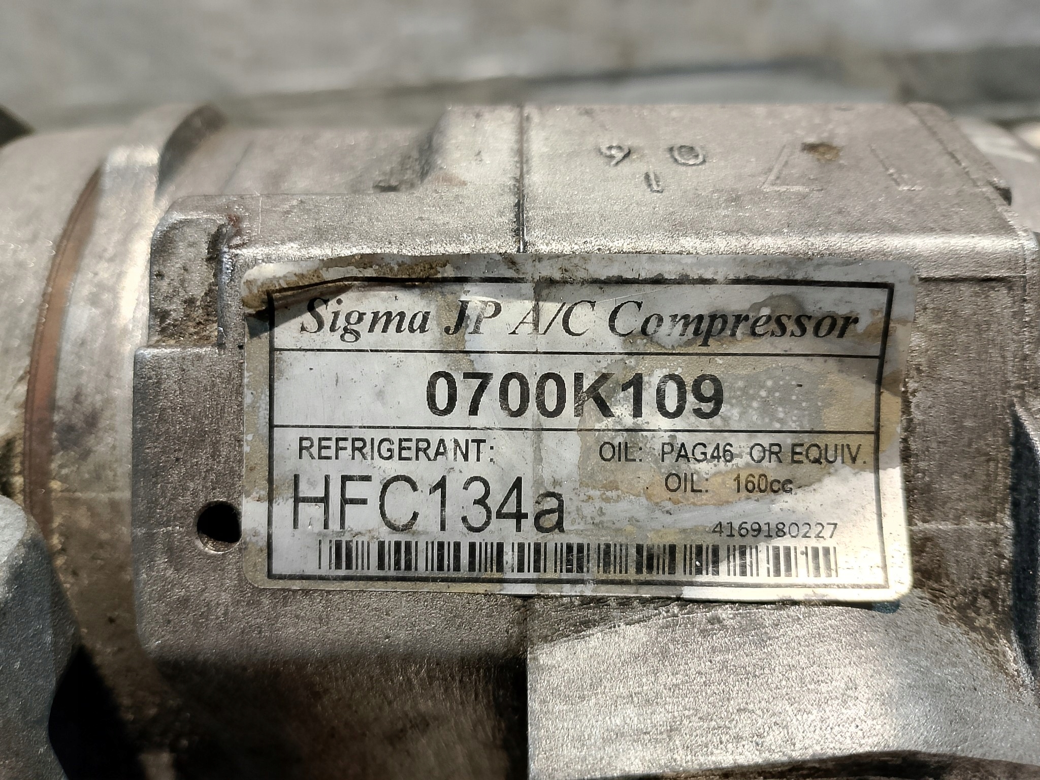 compressor compressor; of the air conditioning VOYAGER IV 4 2.8 CRD 0700K109