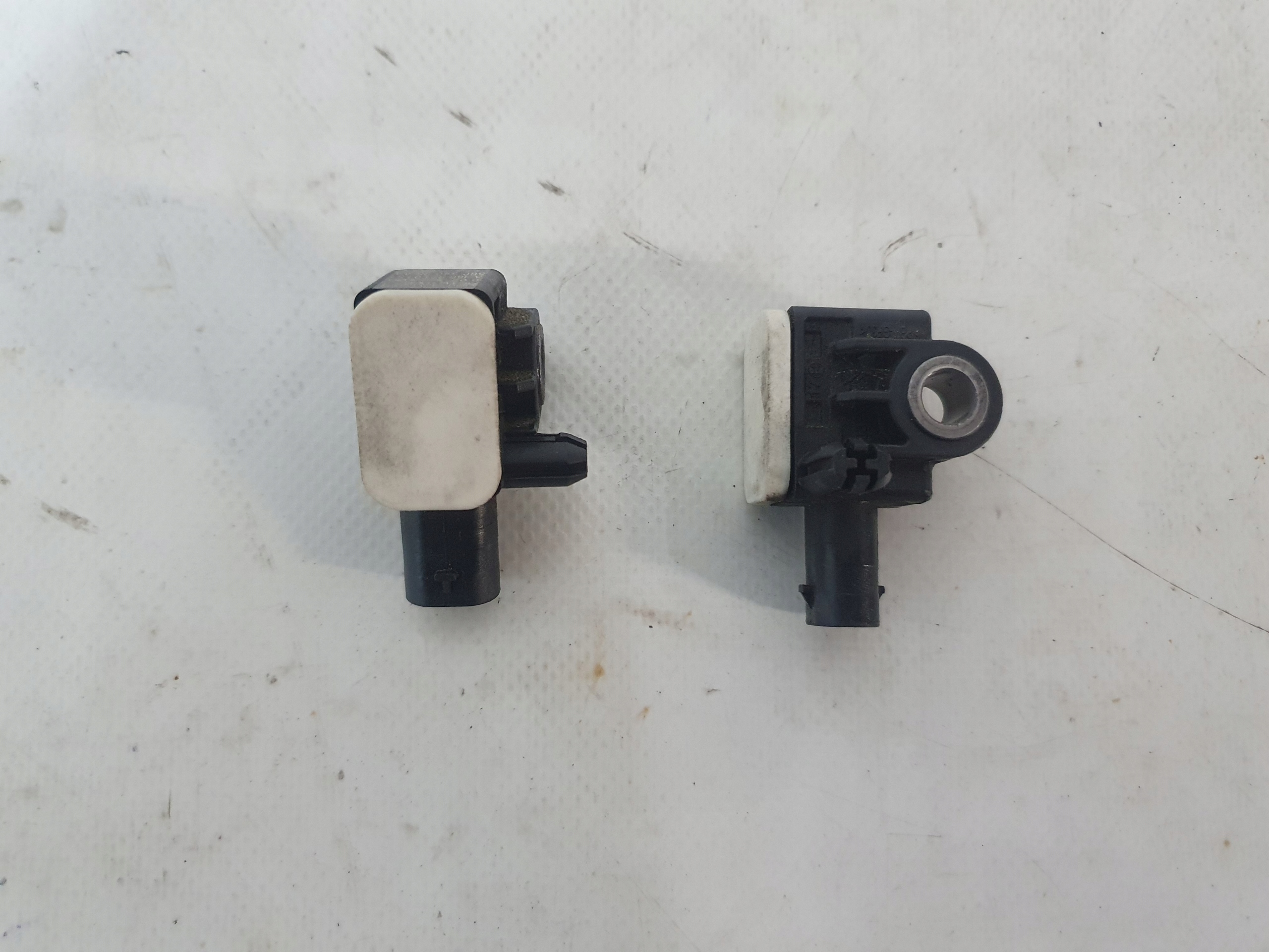 DODGE CHARGER CHALLENGER DURANGO impact sensor A1668210151 56054085AA