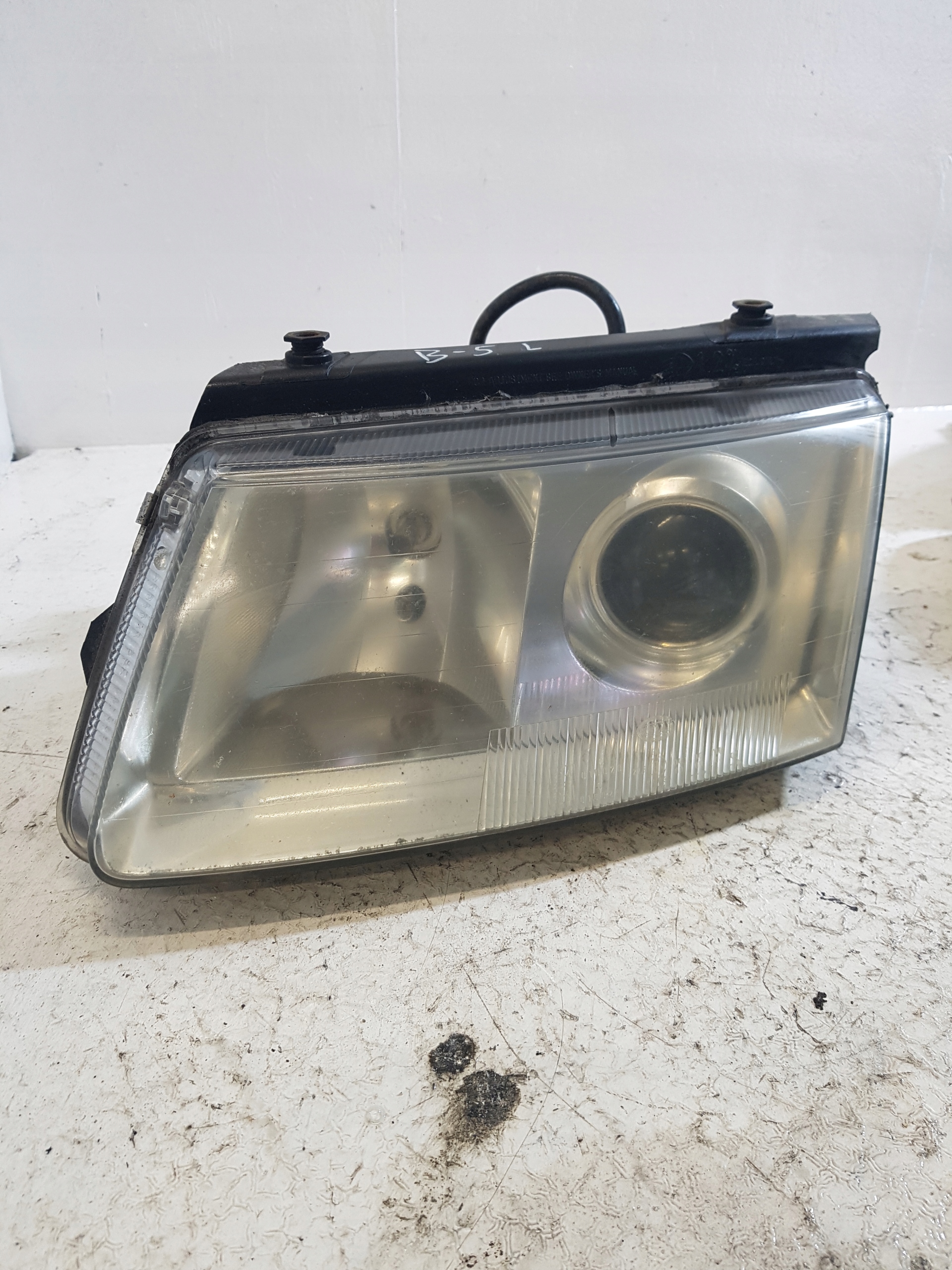 LAMPA LEWA PRZEDNIA VOLKSWAGEN PASSAT B5 XENON 98