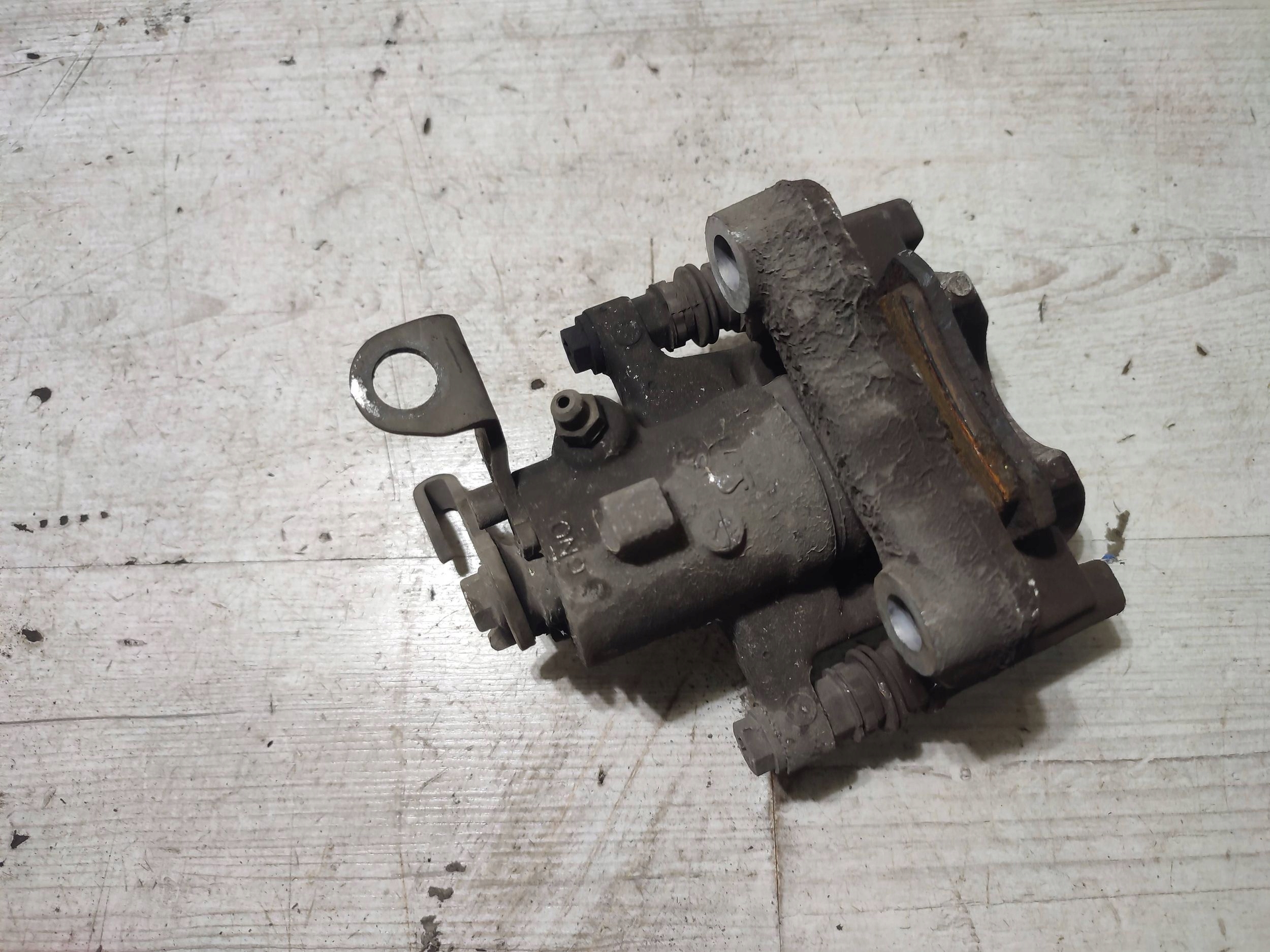Seat Arona 2019 rear part side left rear caliper brake