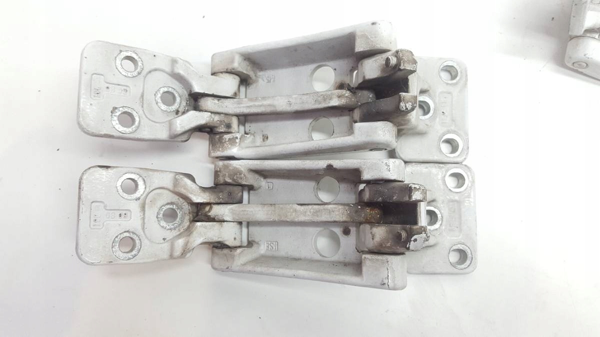 ZAWIAS ZAWIASY TYŁ KOMPLET 906 W906 SPRINTER CRAFTER I 270 BIAŁE Producent części Mercedes-Benz OE