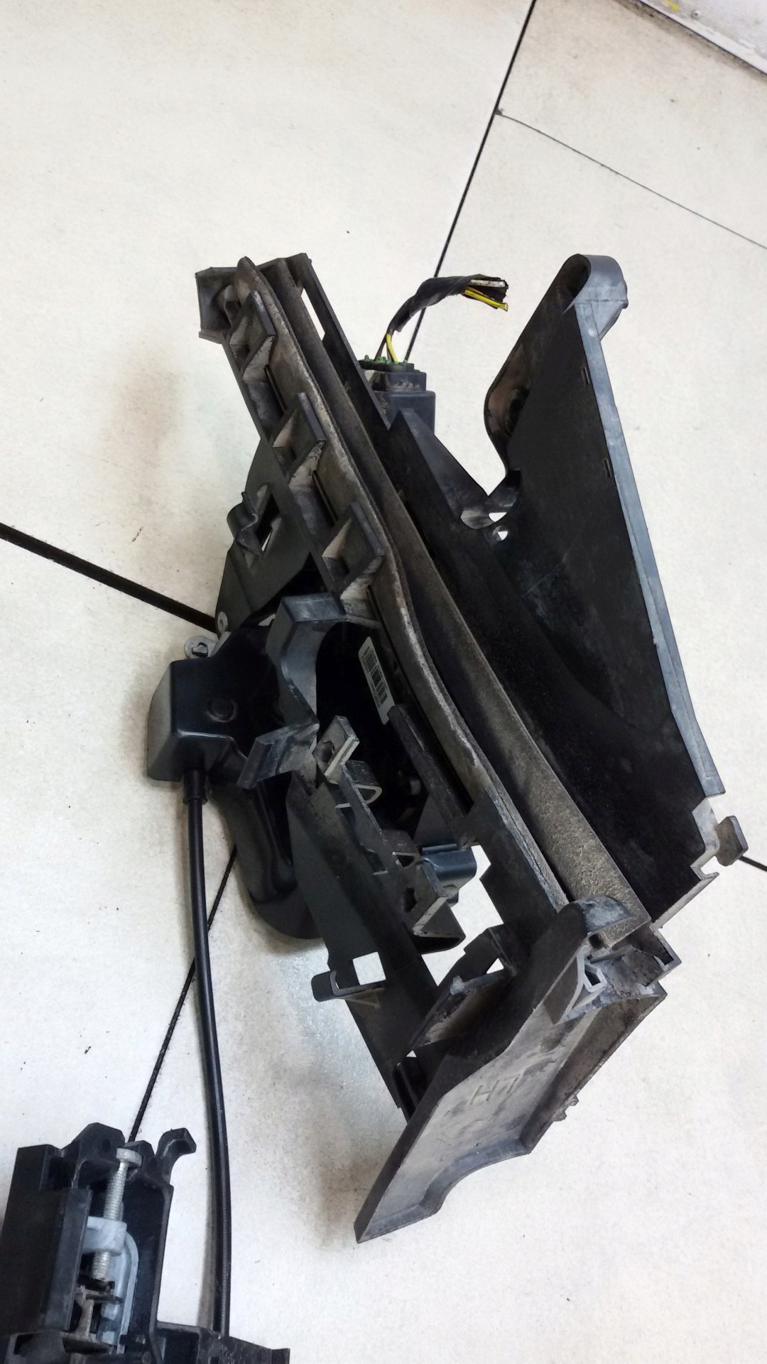 handle lock left rear part C-MAX and 4M51A266B23AC