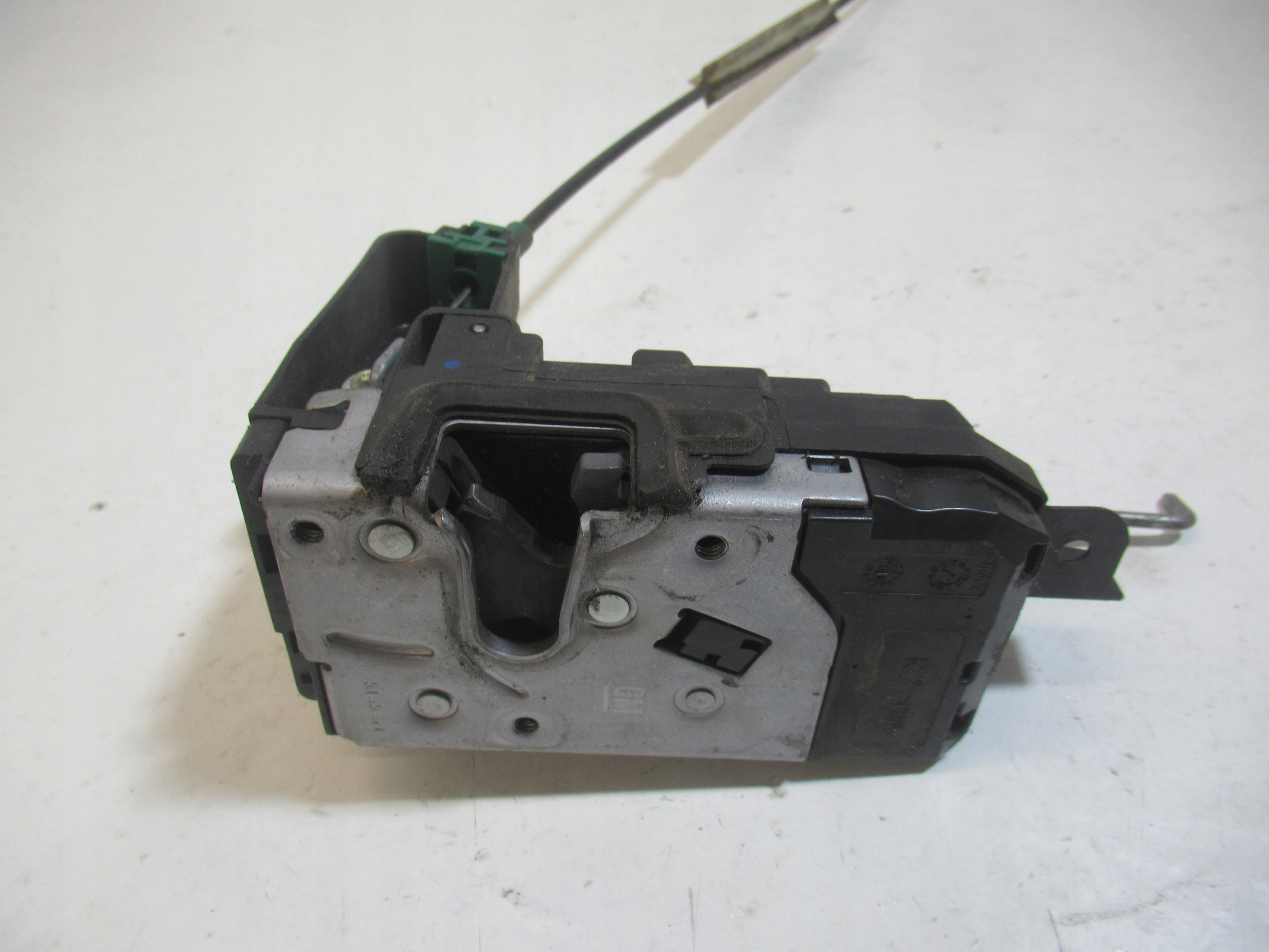 lock door CENTRALNY right front OPEL ZAFIRA B 2006 13210749