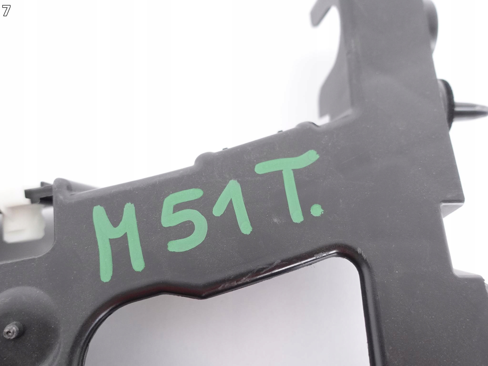 JAGUAR E-PACE X590 18- SUPPORTO DESTRA PARAURTI POSTERIORE
