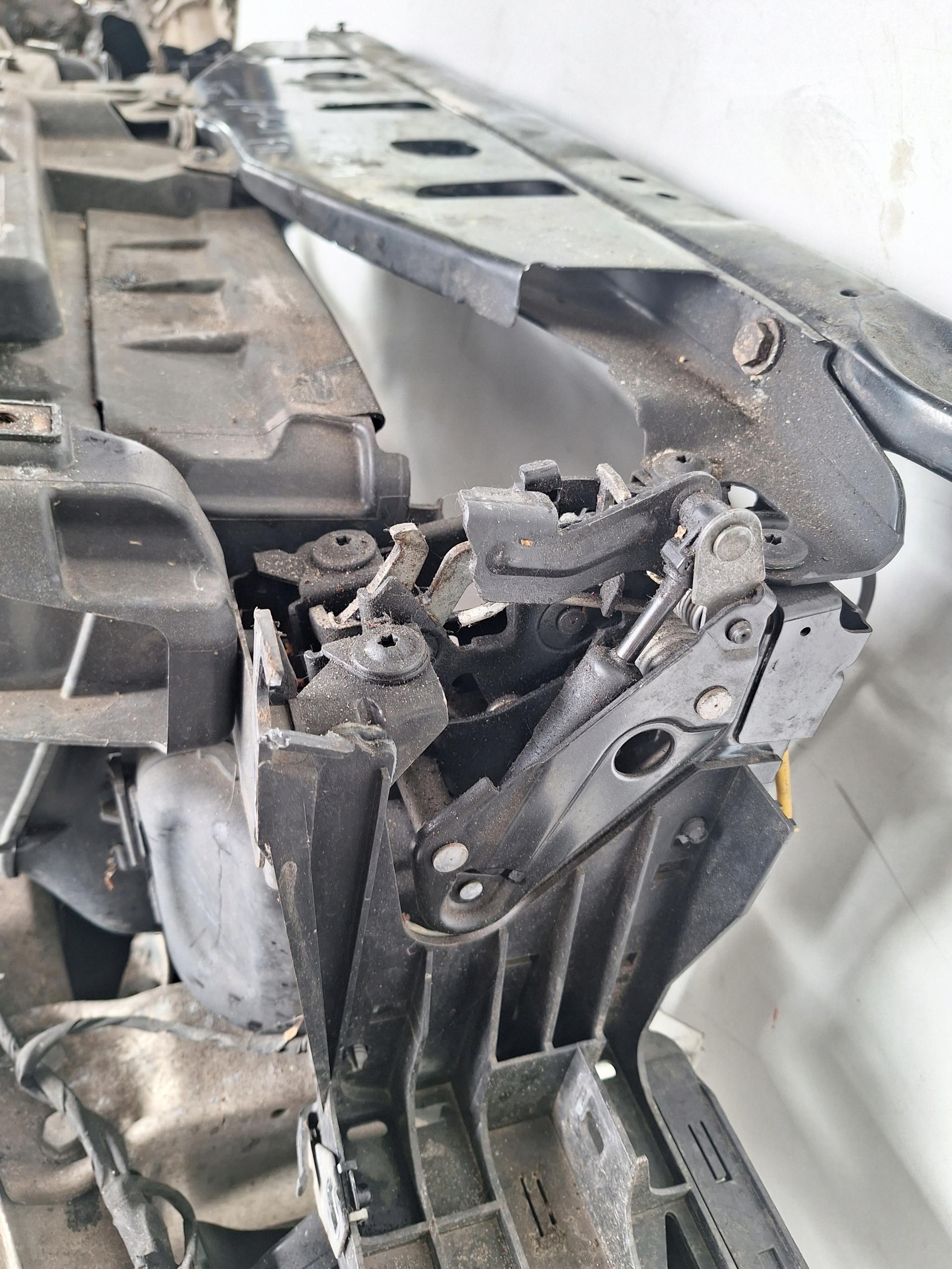 BMW 5 F10 F11 10-14 support panel for radiators 2.0D