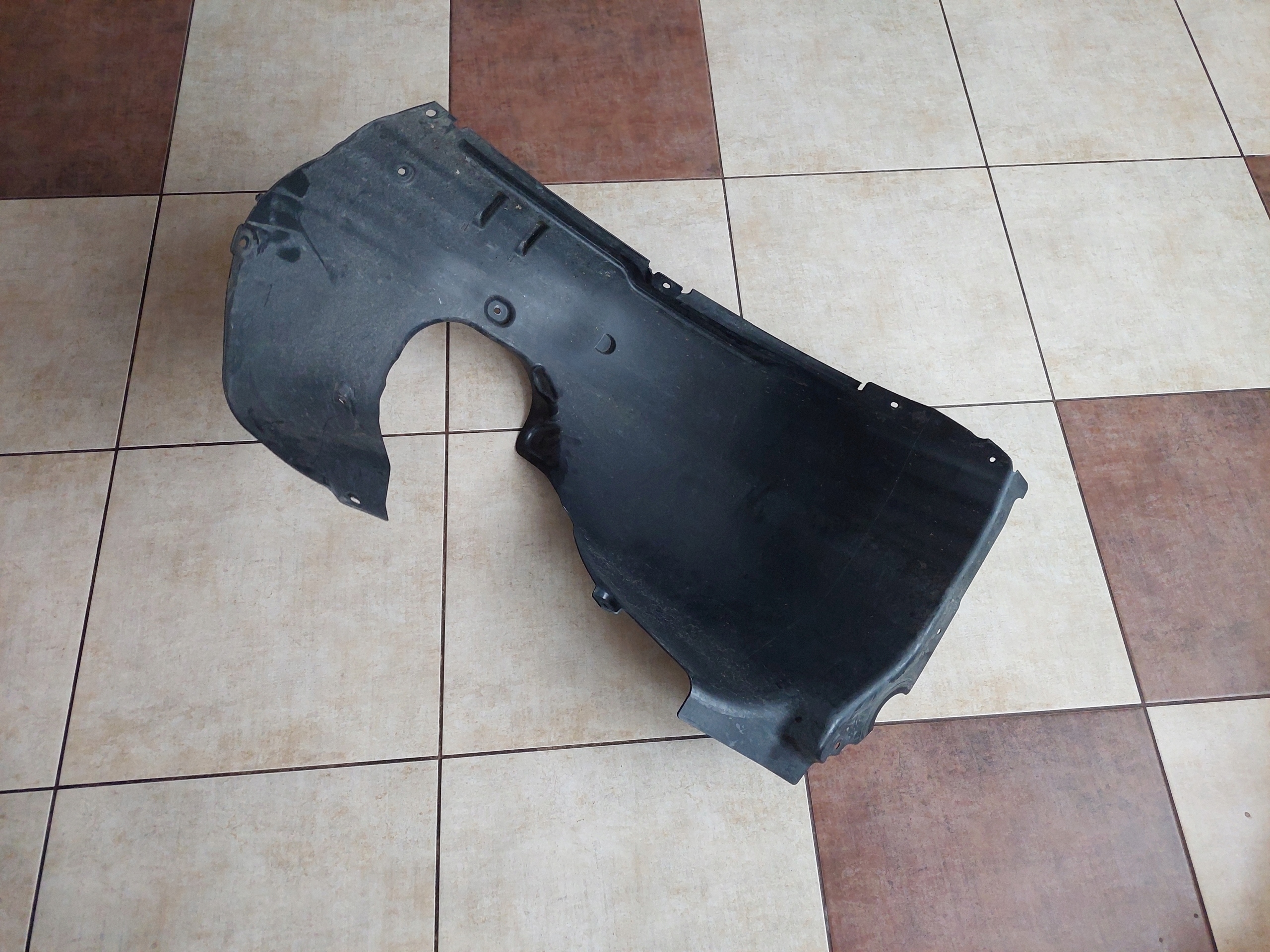 подкрылки - передний левый - vw PASSAT B9 - SKODA SUPERB IV - 3J0