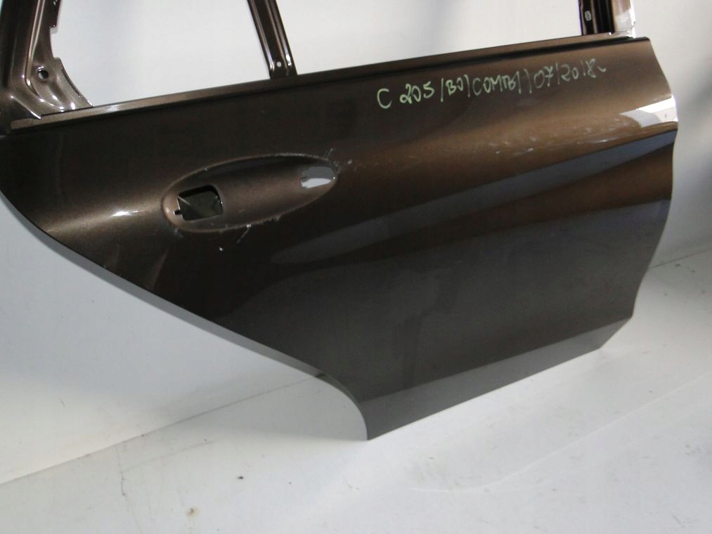 MERCEDES C KLASA W205 205 KOMBI DRZWI PRAWE TYLNE Numer katalogowy części A2057300405