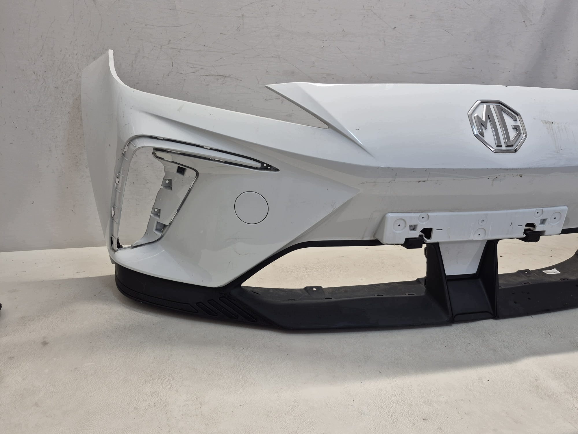 MG 4 MG4 IV EV MULAN 22- bumper front front P11183302