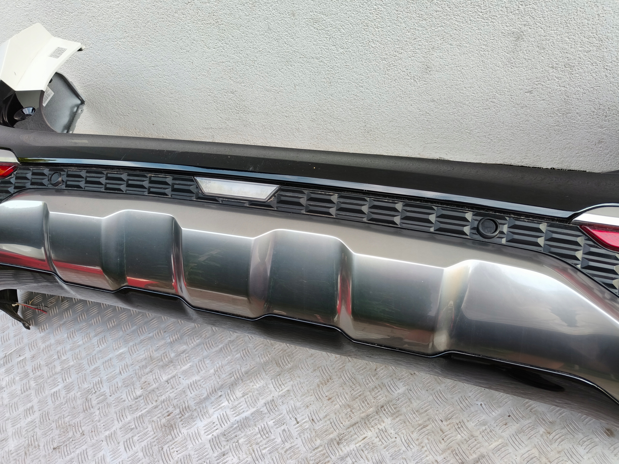 KIA SPORTAGE 2023 2024 2025 ZDERZAK TYŁ TYLNY PDC LED USA Strona zabudowy tył