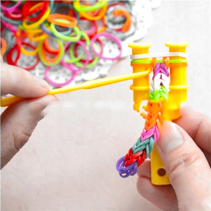 ZESTAW XL GUMEK DO ROBIENIA BRANSOLETEK GUMKI 300 SZT. AKCESORIA ORGANIZER Materiał guma plastik