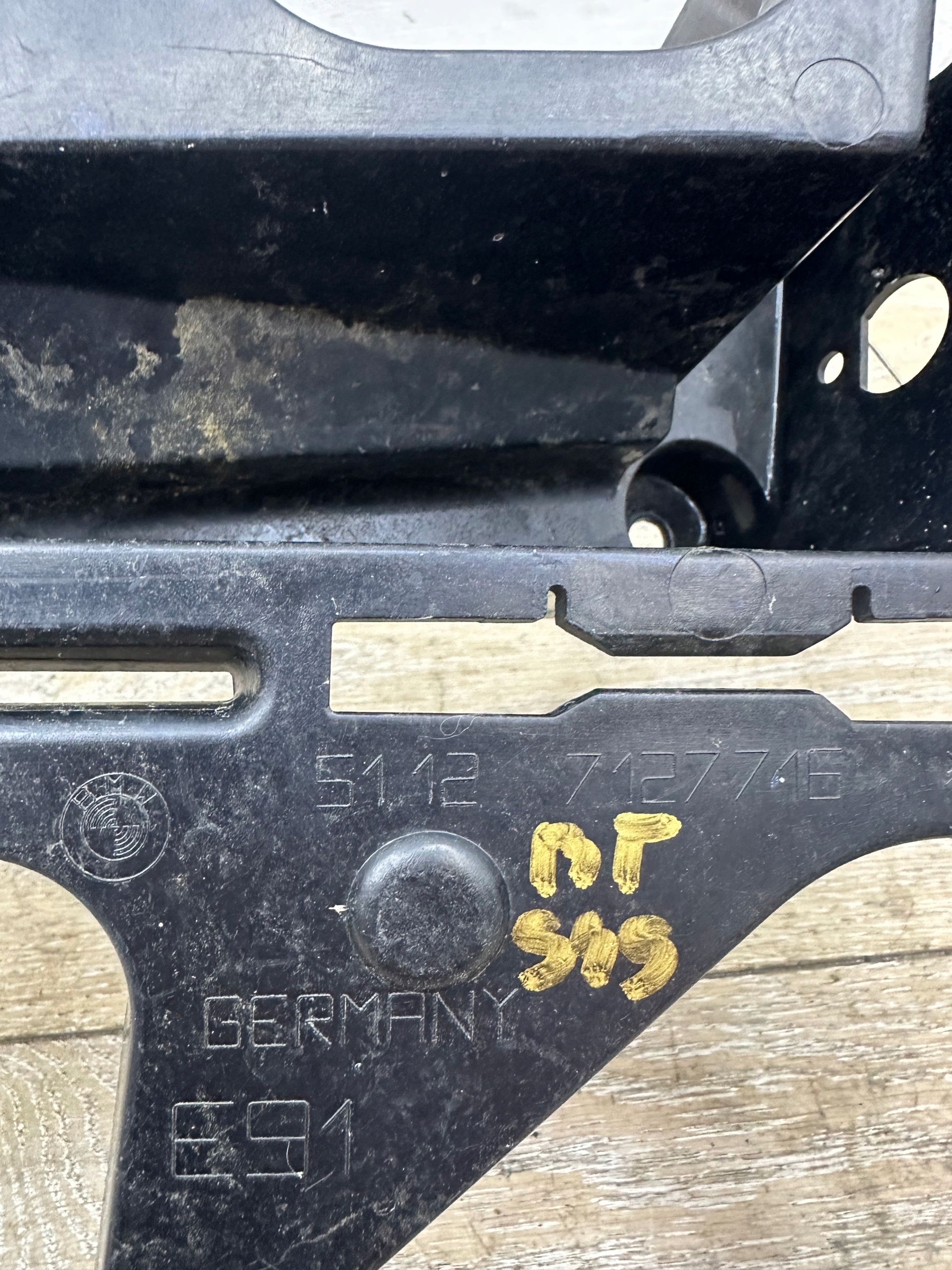 BMW E91 TOURING bumper bracket right rear part 7127716
