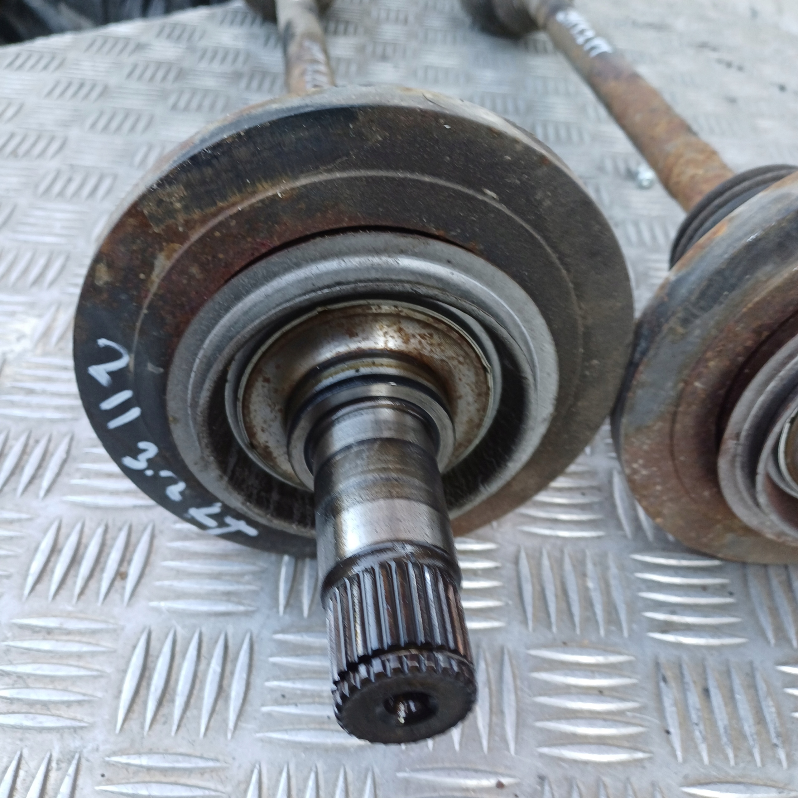 MERCEDES W211 3.2 Antriebswelle links oder rechts heck