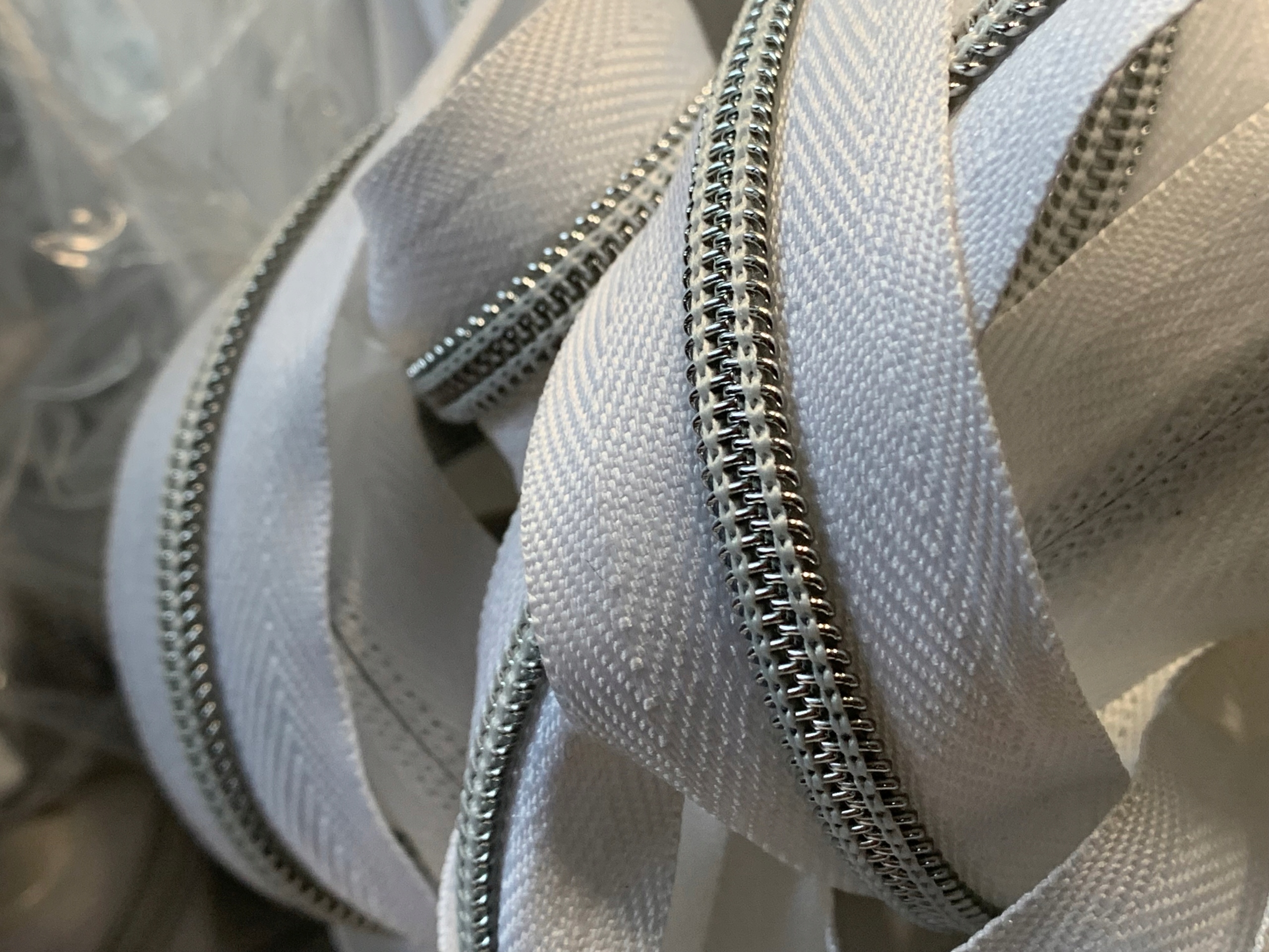 Páska bílo stříbrná 5 MM 200 M Výrobce