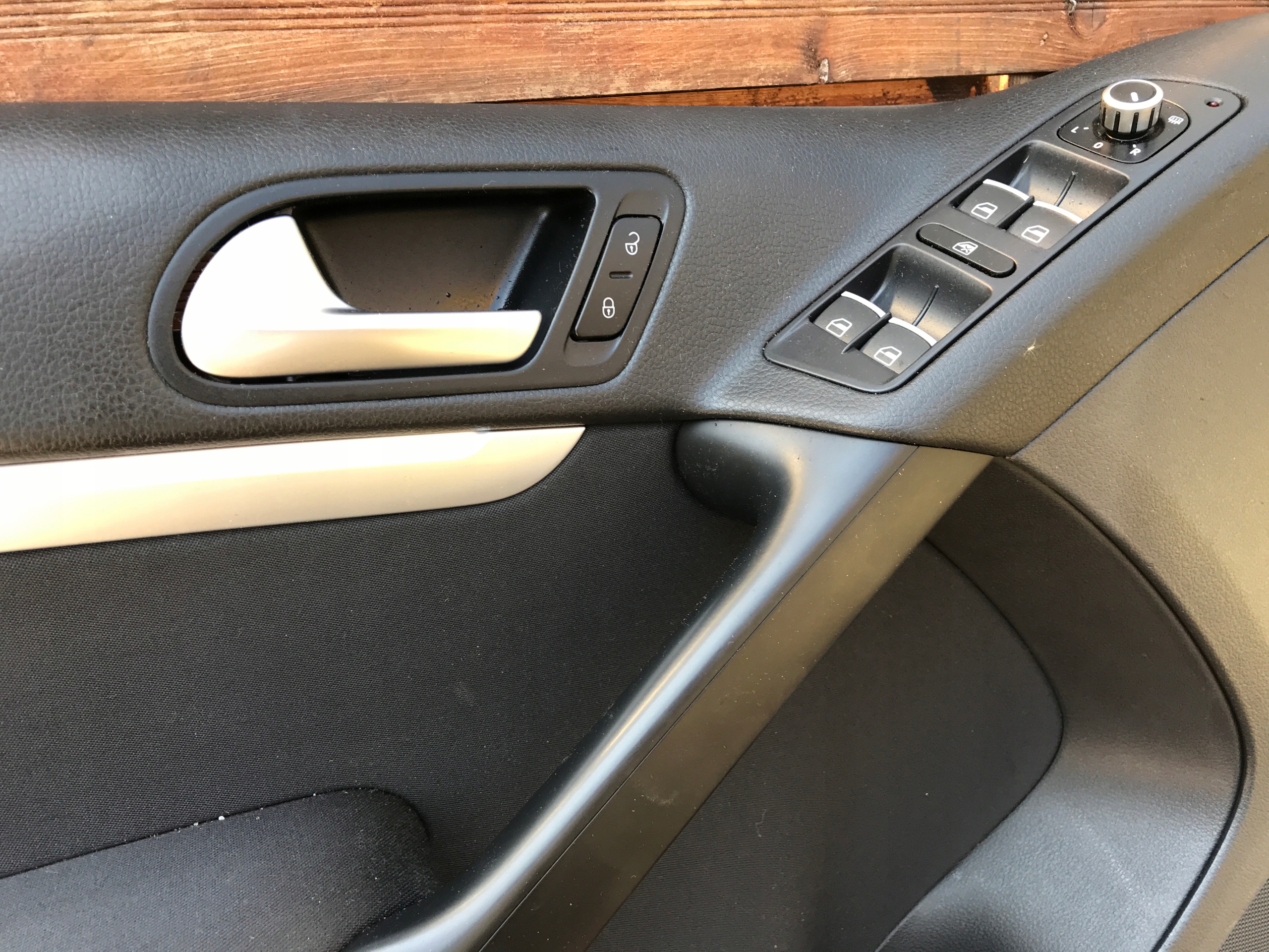 side door left front VW TIGUAN 5N0867011