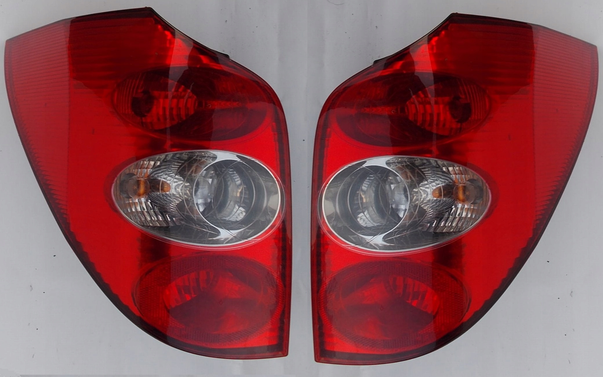 LAMPA LEWA PRAWA TYŁ TYLNA LAGUNA II KOMBI