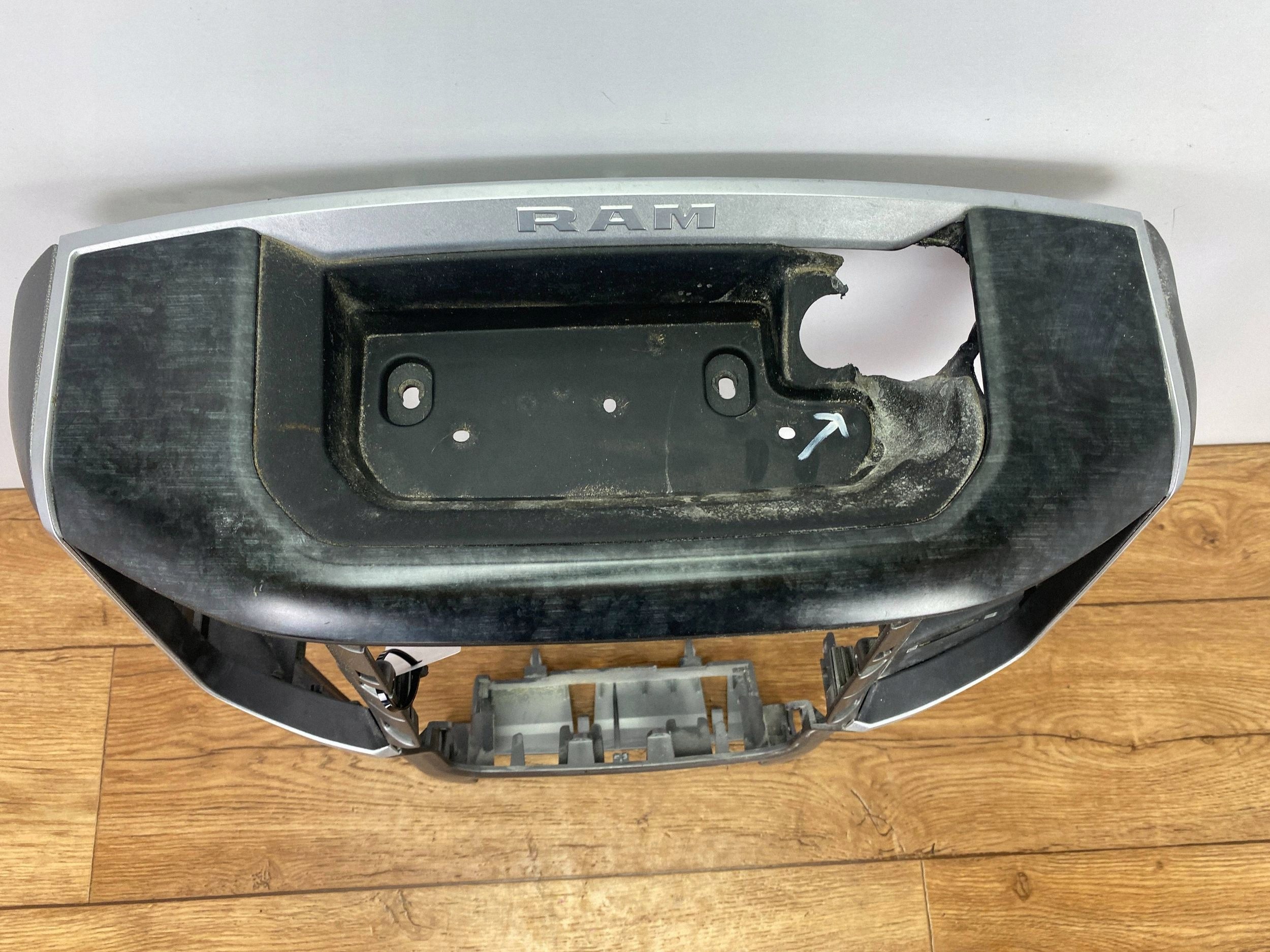 Panel consolle centralnej del cruscotto Dodge Ram 1500 DT 2019+