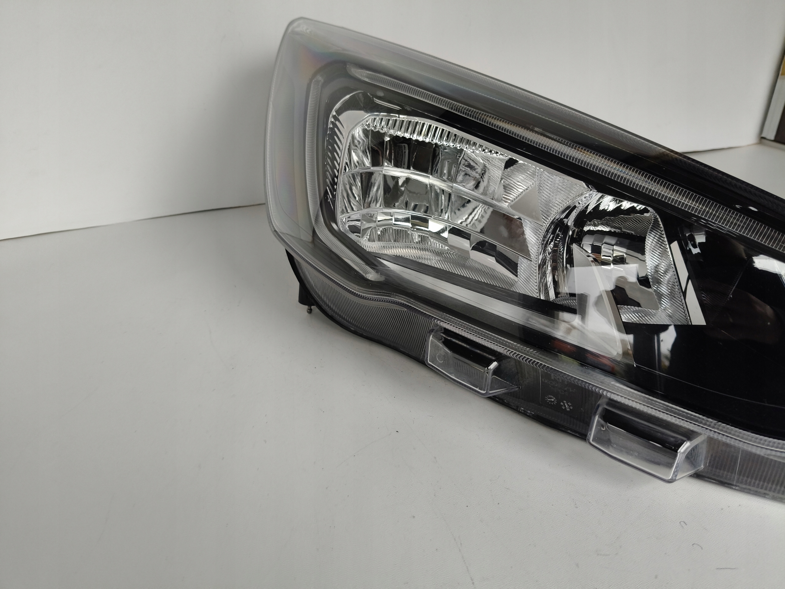 light right REFLEKTOR FORD FOCUS MK4 18- LED