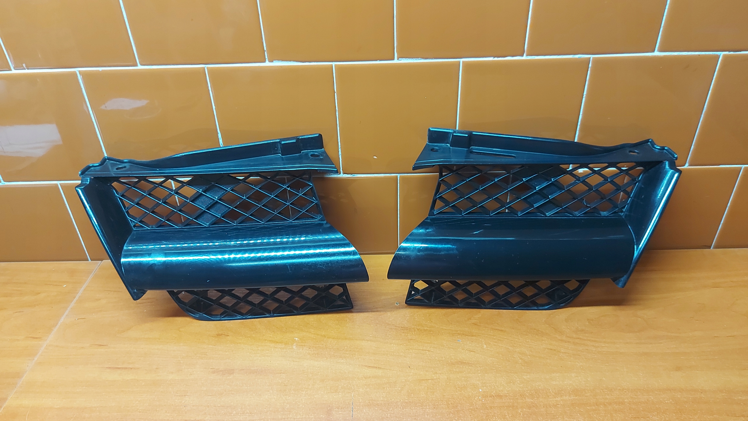 grill grille of a bumper front front left right right MITSUBISHI OUTLANDER and