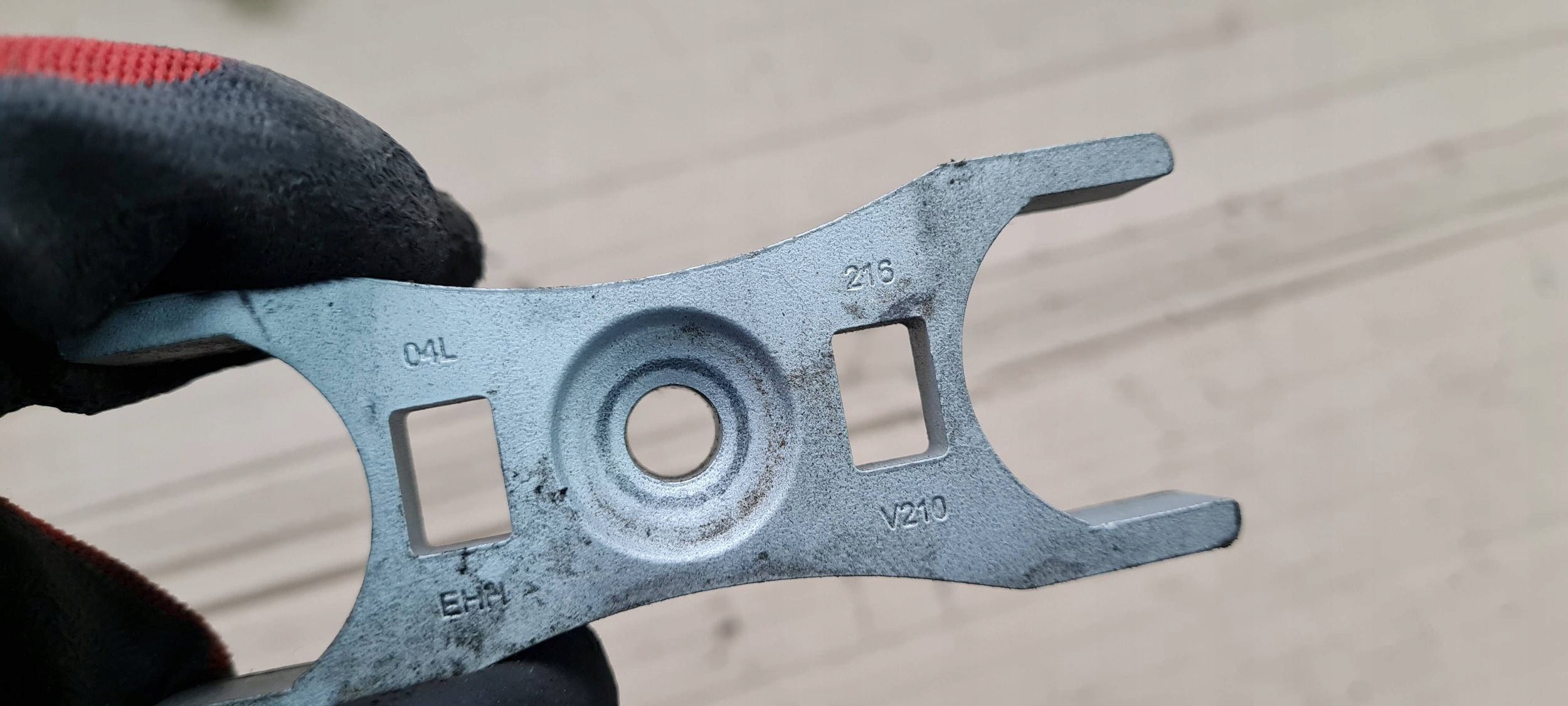 A4 B9 8W Halter Halter einspritz Einspritzdüse 2.0 TDI 04L130216A A5 8W