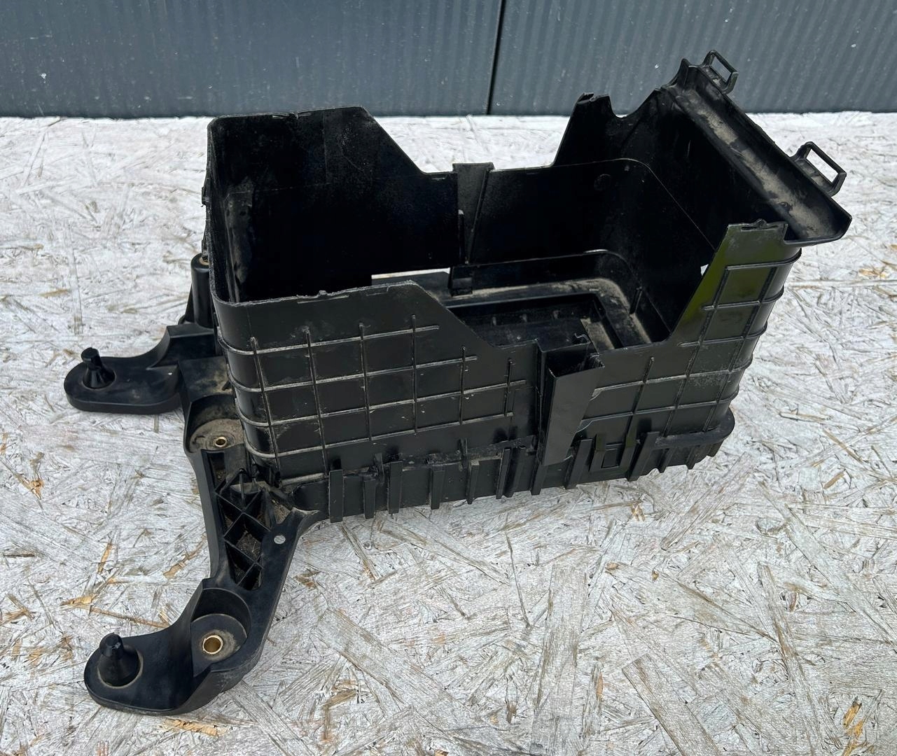 držák obal akumulátoru VW PASSAT B7 10-14 1K0915333H