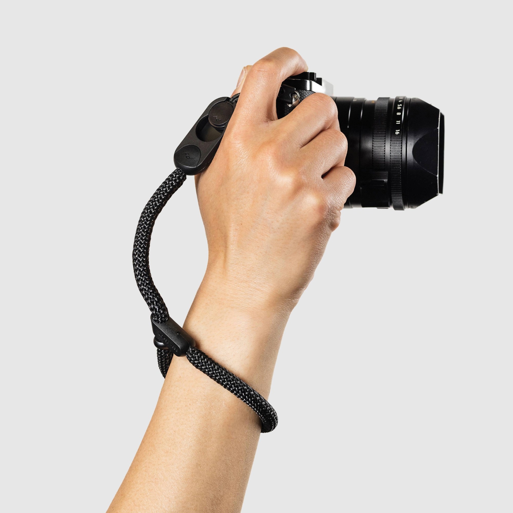 Peak Design Cuff Rope Black pasek na nadgarstek do aparatu