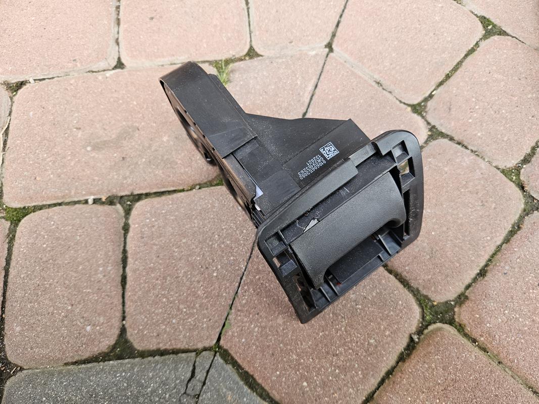lock bonnet lever kanapy Opel Insignia B FL 39103263