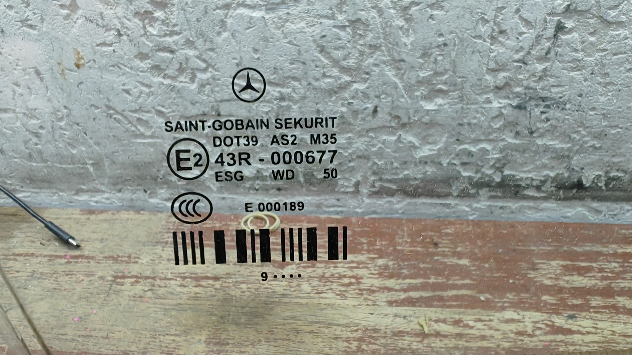стекло двери правое правый передний MERCEDES W212 e класс оригинал 2009 год