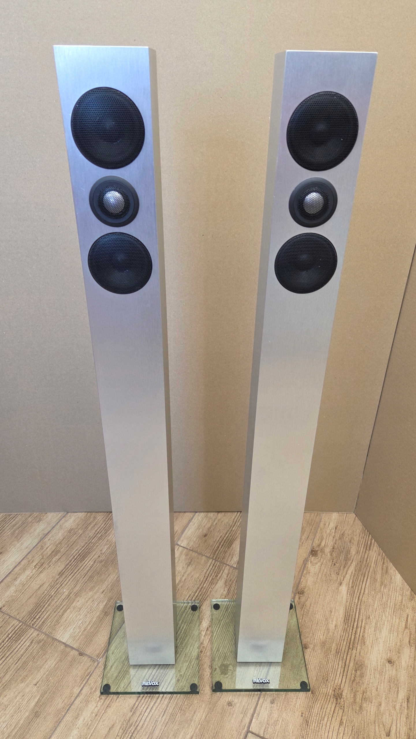 REVOX Elegance Column
