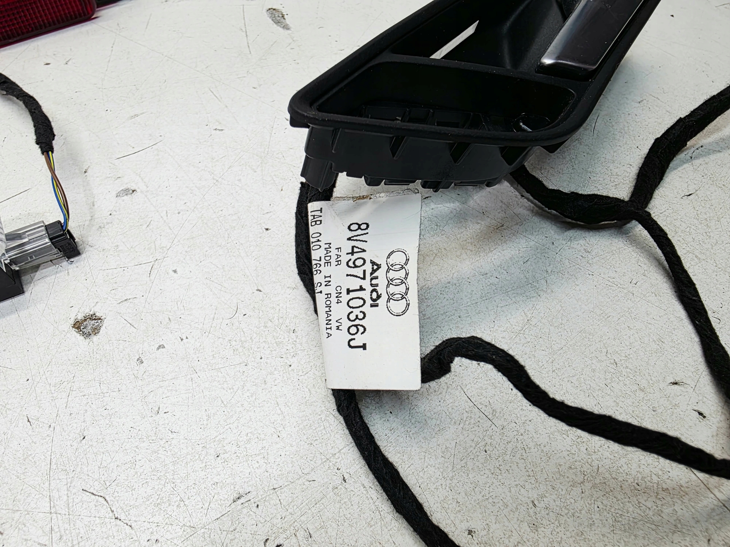 handle door right front AUDI A3 8V SPORTBACK 8V3837020A 8V4971036J