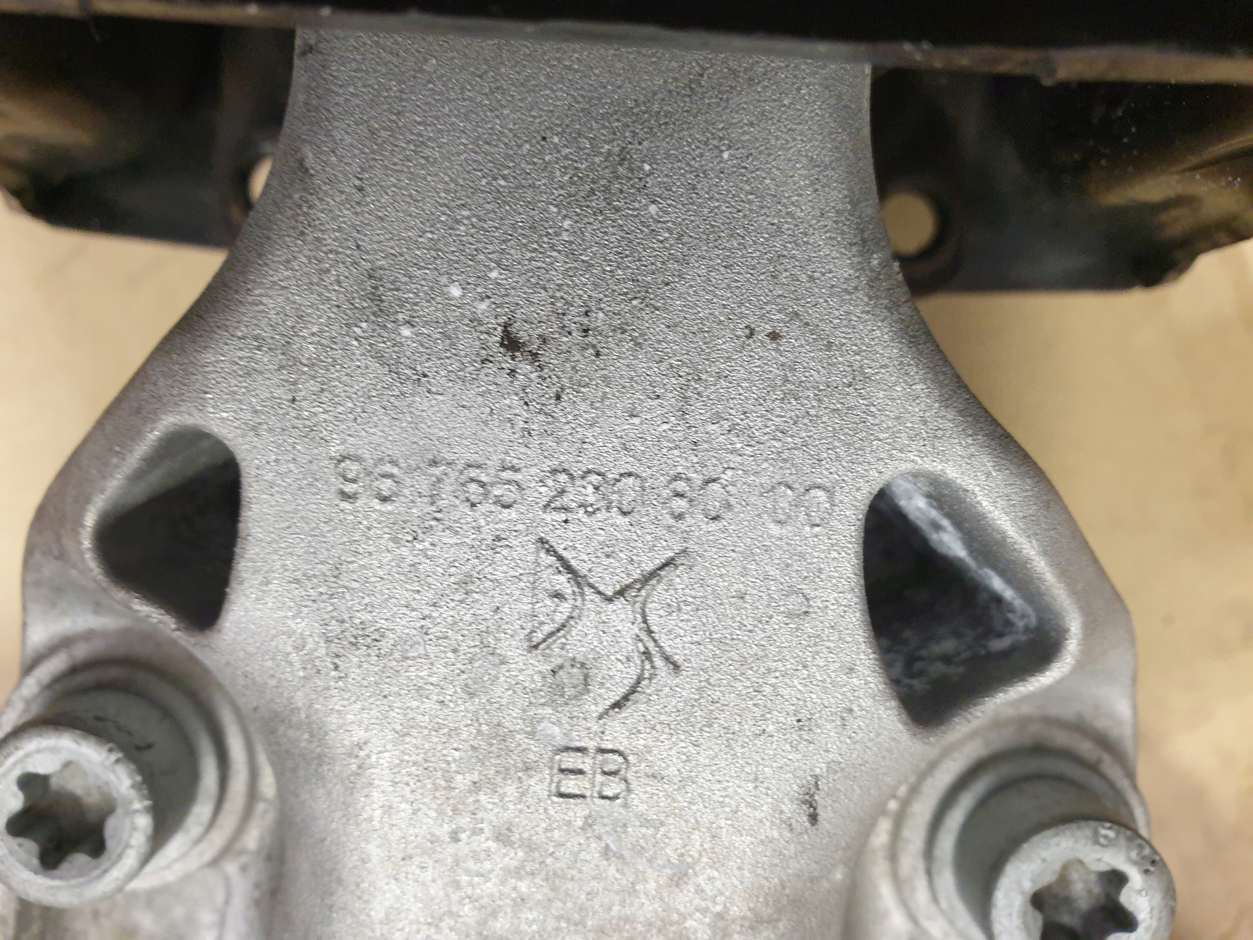 holder engine mount CITROEN C4 B7 II 1.2 THP 2015- 9676523180 9676523080