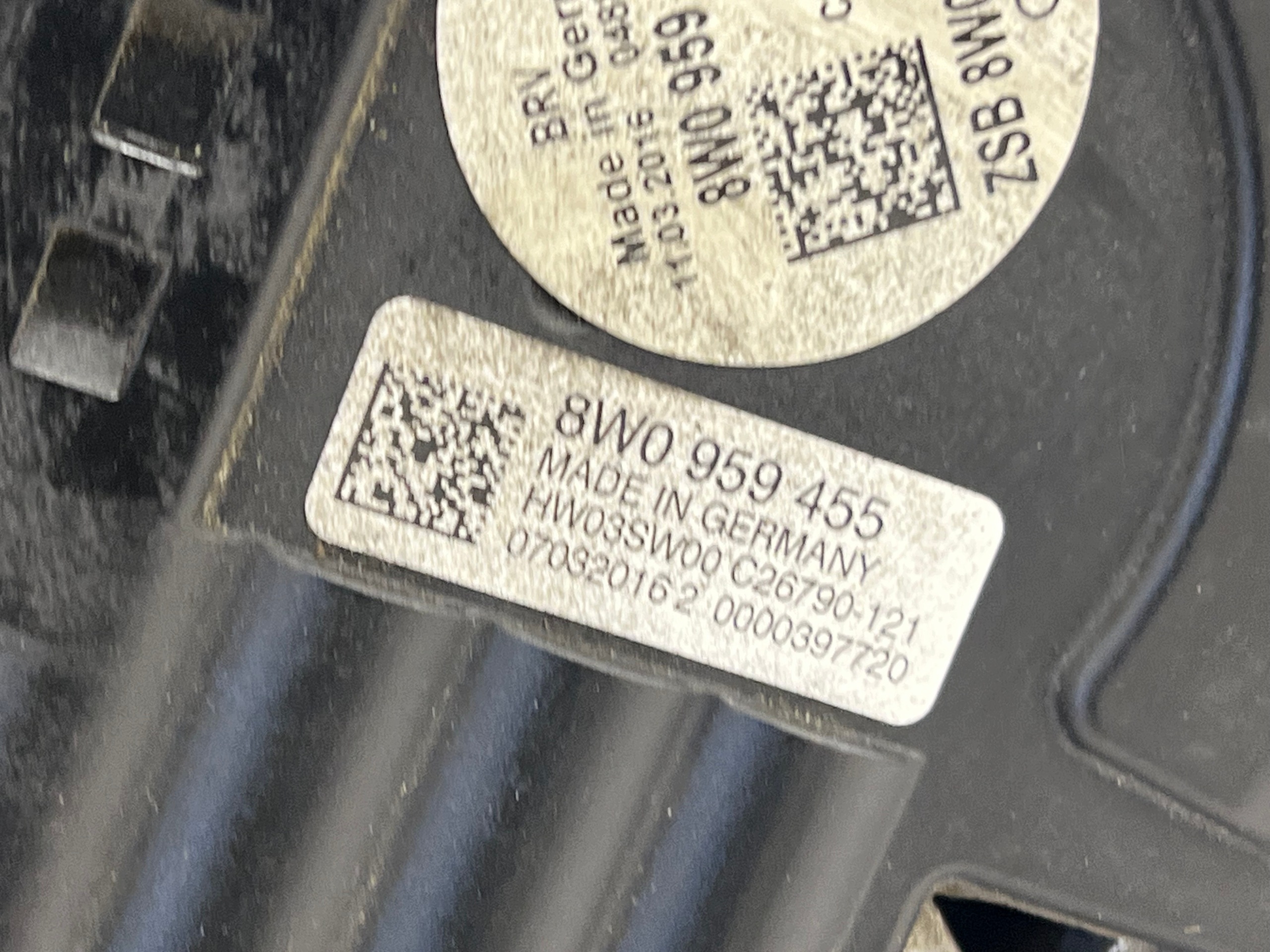 obal ventilátor AUDI A4 B9 2015- 8W0121207 8W0959455 8W0121003A