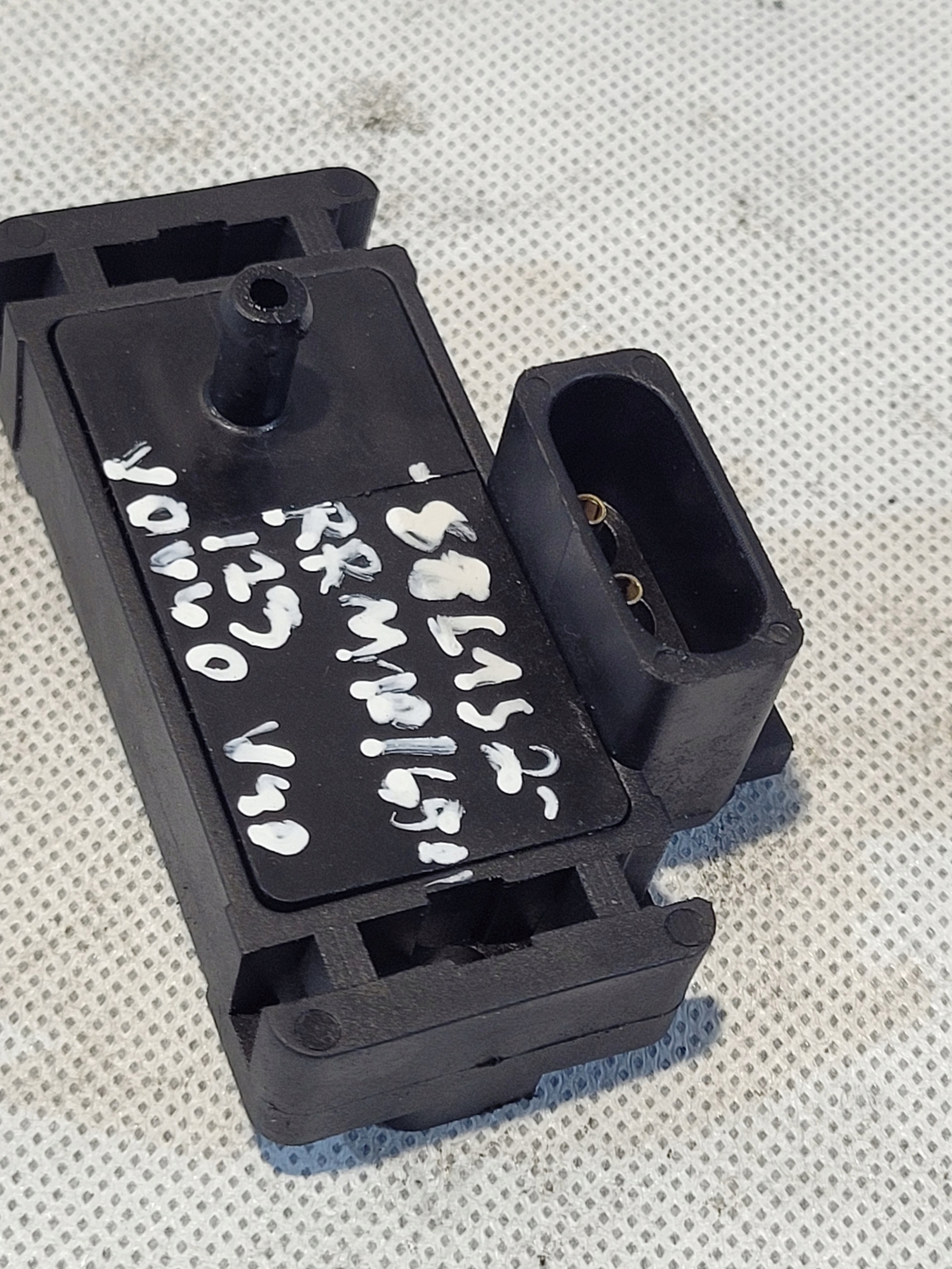 sensor of pressure header pipe VOLVO V40 and 1 99r 1.6B