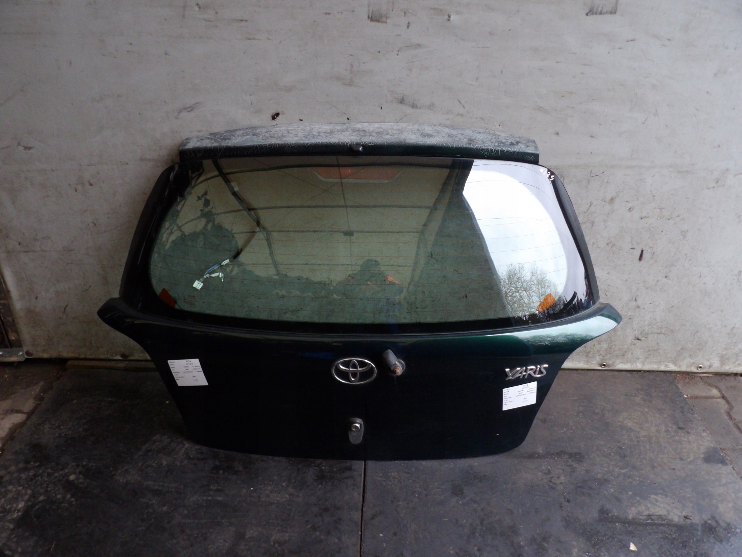 Toyota Yaris und heckklappe lak. 6R4