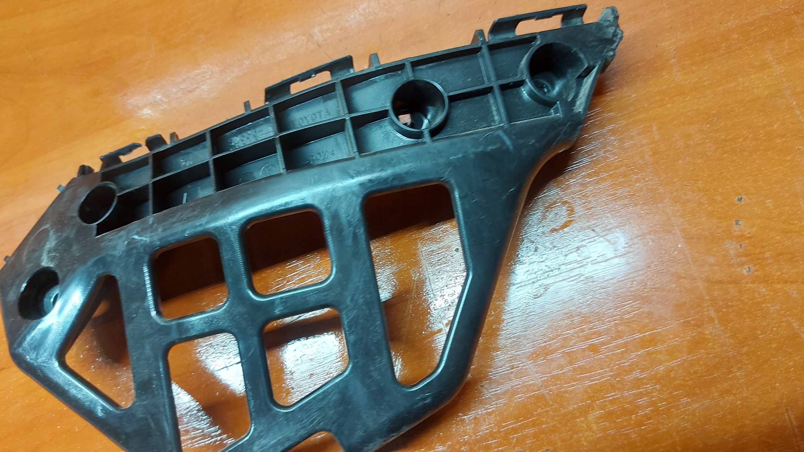 bumper bracket left front TOYOTA AURIS II 12