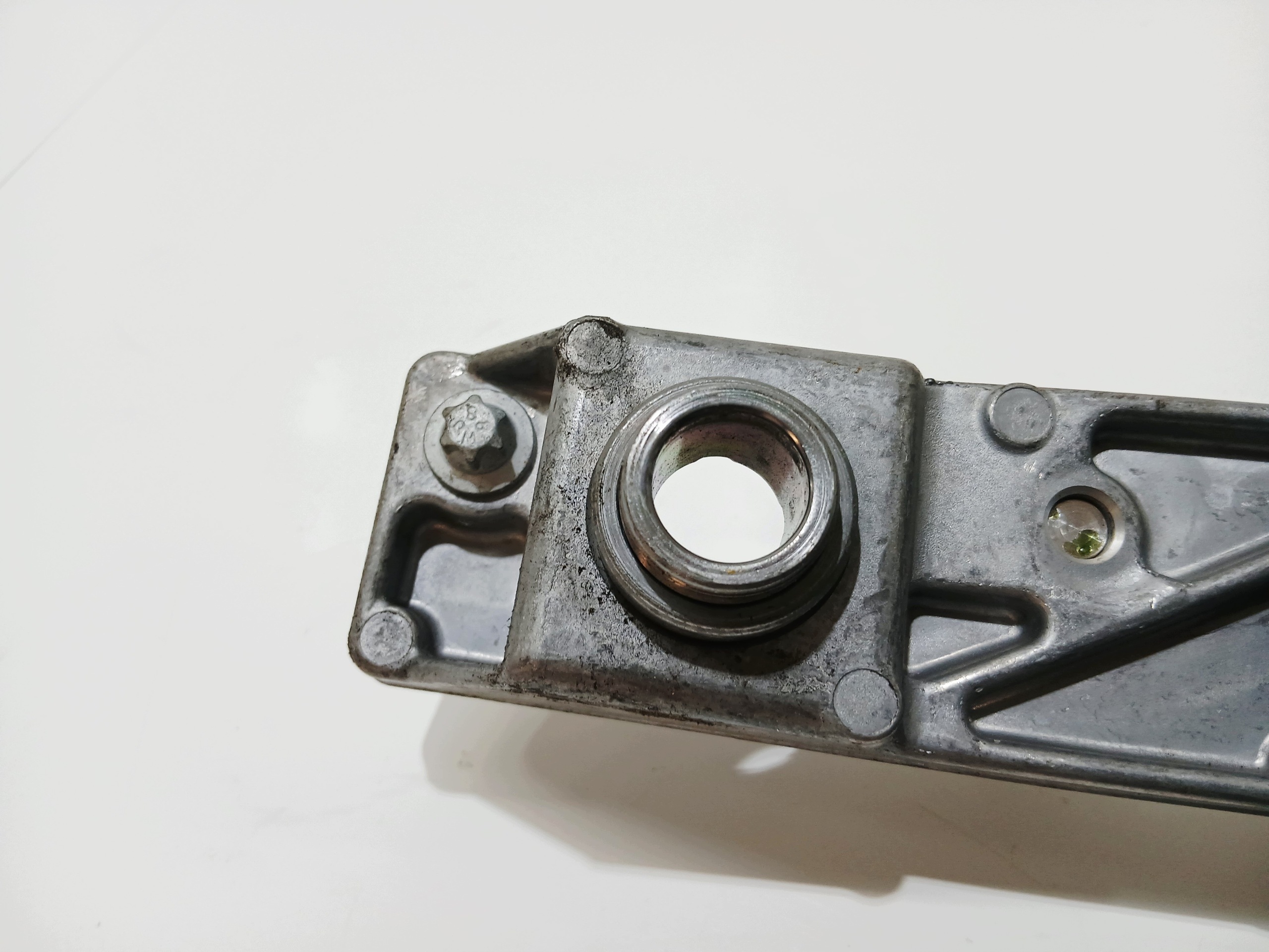 bracket LOZYSKA GLOWNEGO left BMW E93 7157263