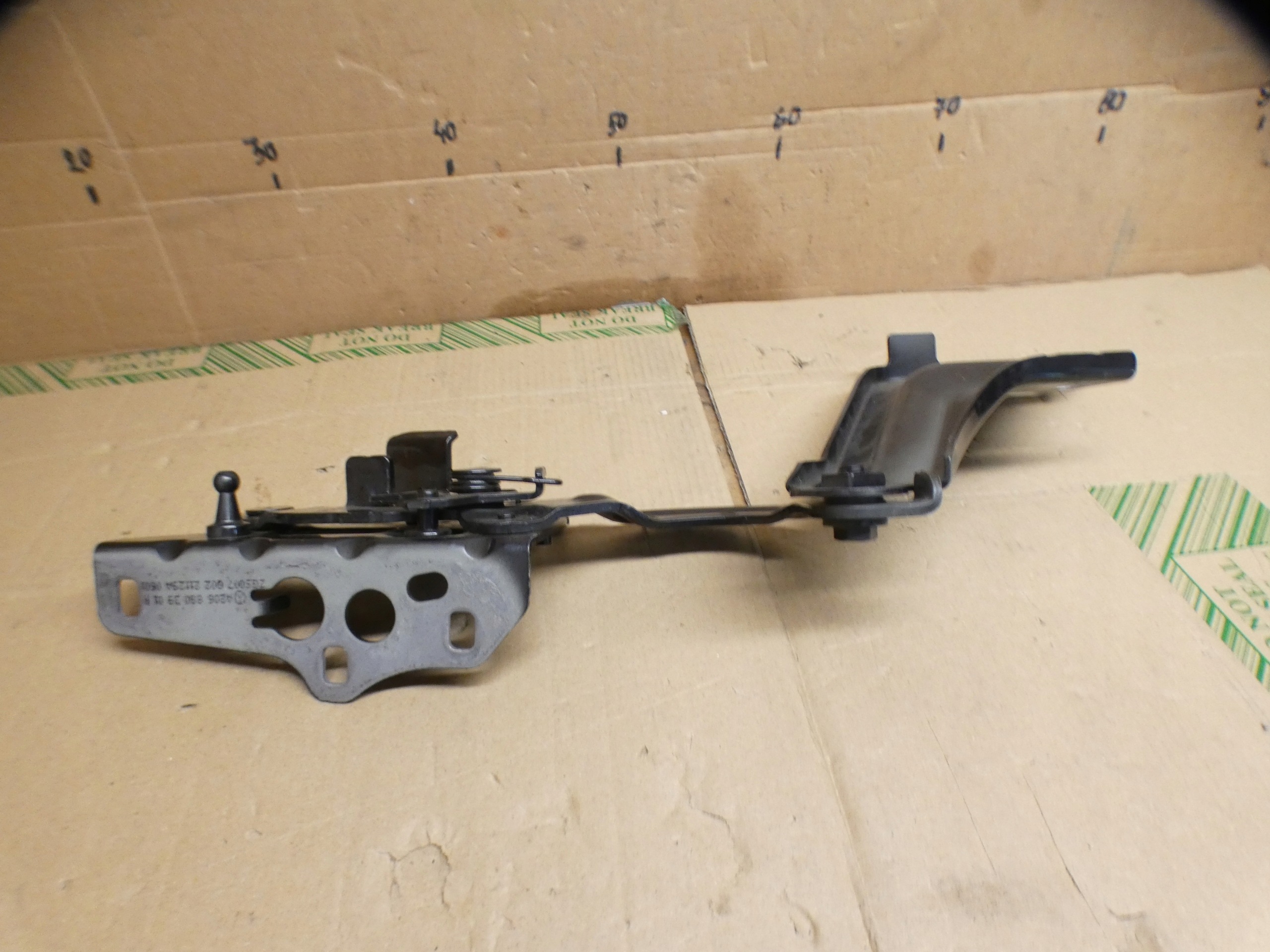 MERCEDES C-KLASA W206 - hinge bonnets right
