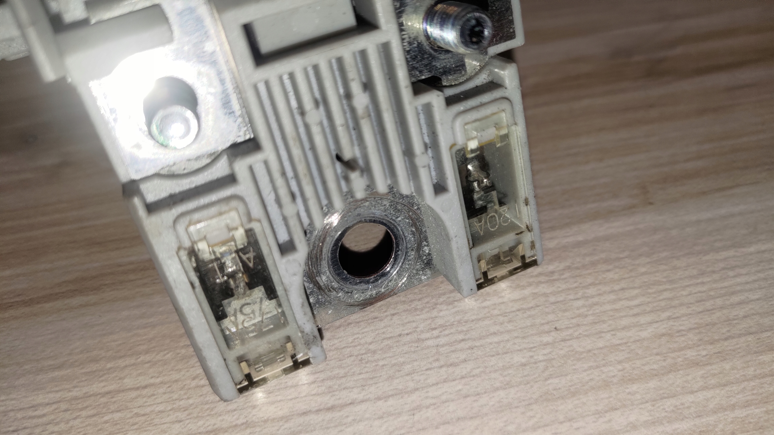 8571A027 - MITSUBISHI SPACE STAR ASX KLEMA PLUS ПРЕДОХРАНИТЕЛИ