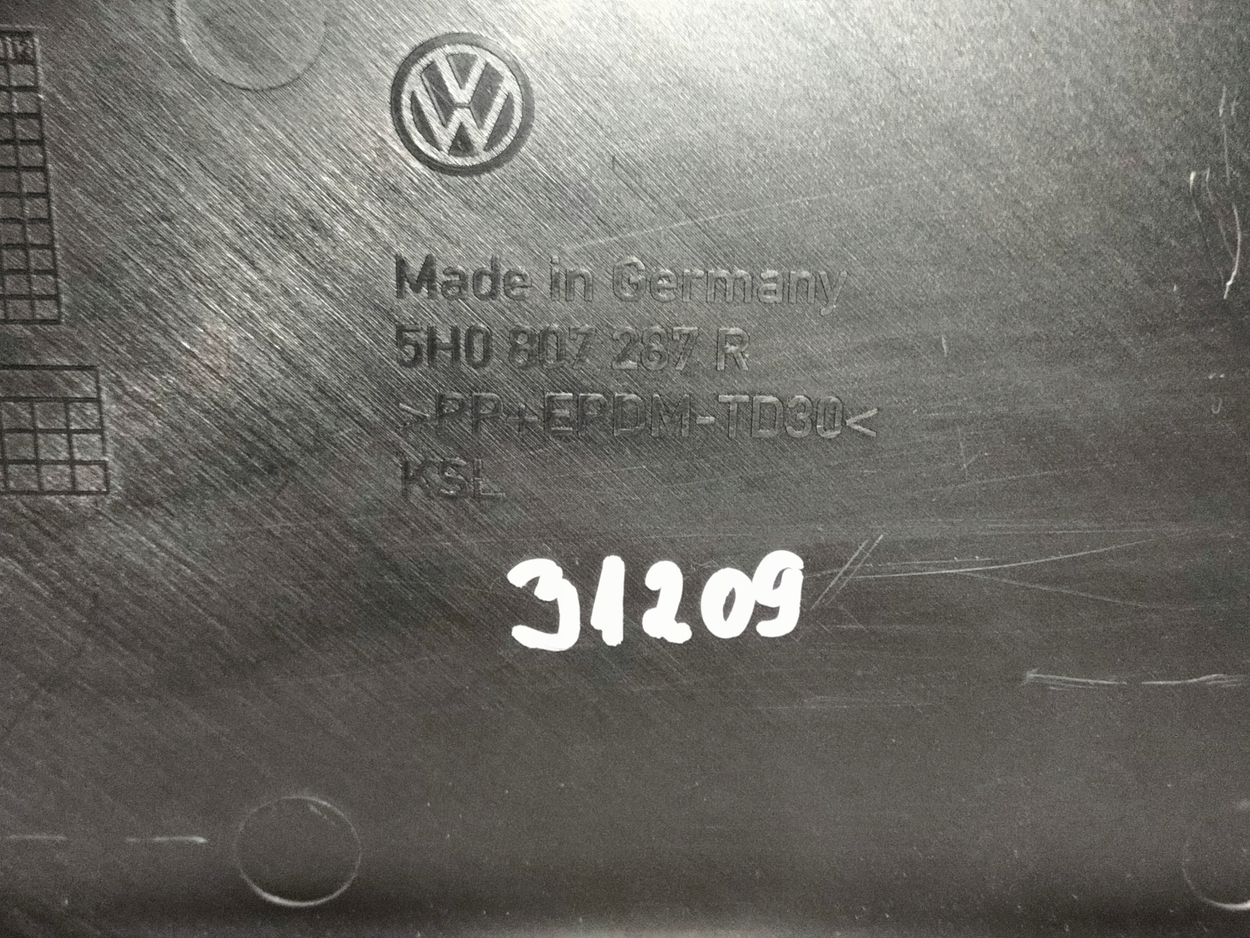 pad below tablice registration front VW GOLF VIII 8 LIFT 23